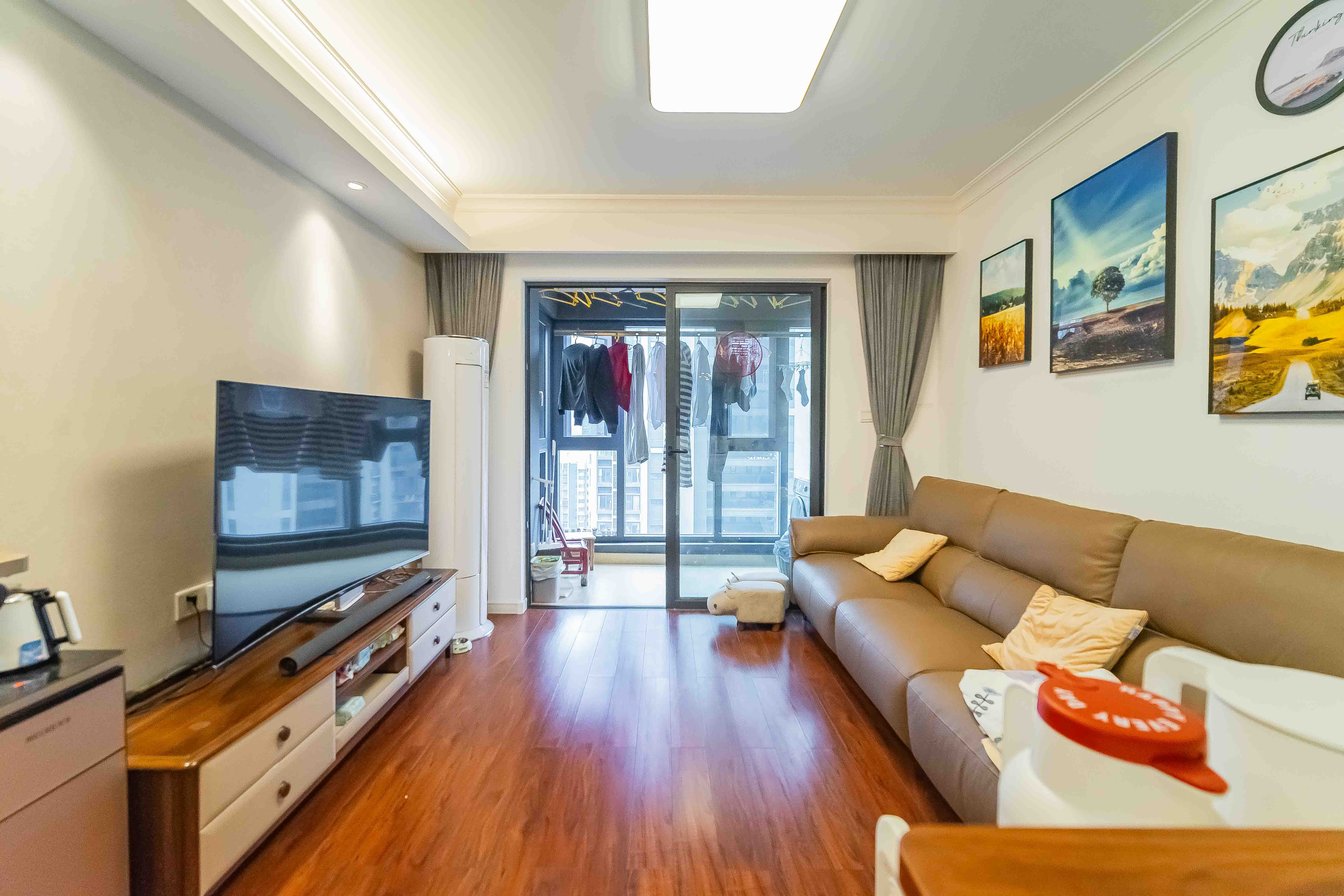 万科魅力之城  3室2厅2卫    129.8万客厅