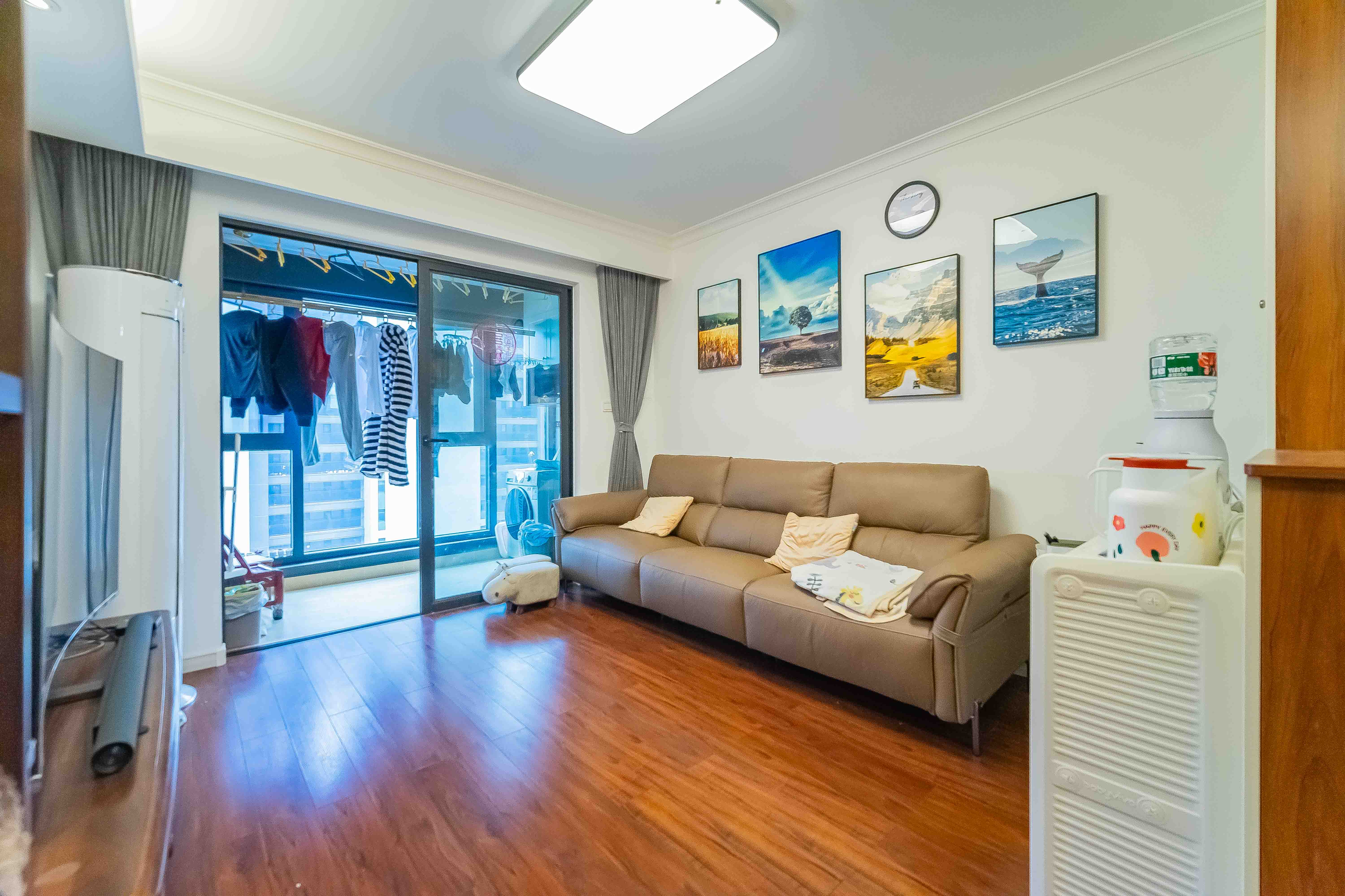 万科魅力之城  3室2厅2卫    129.8万客厅