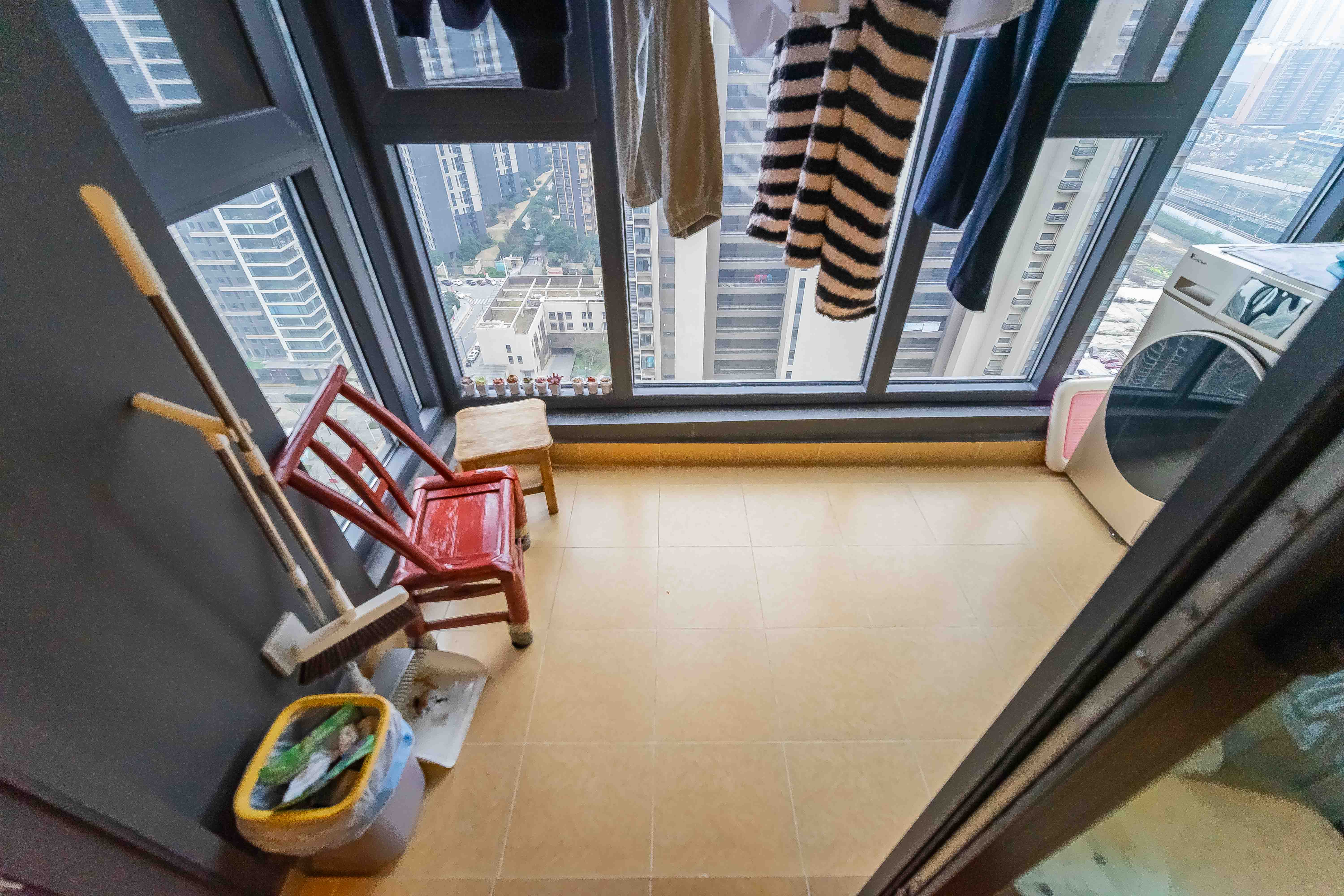 万科魅力之城  3室2厅2卫    129.8万阳台