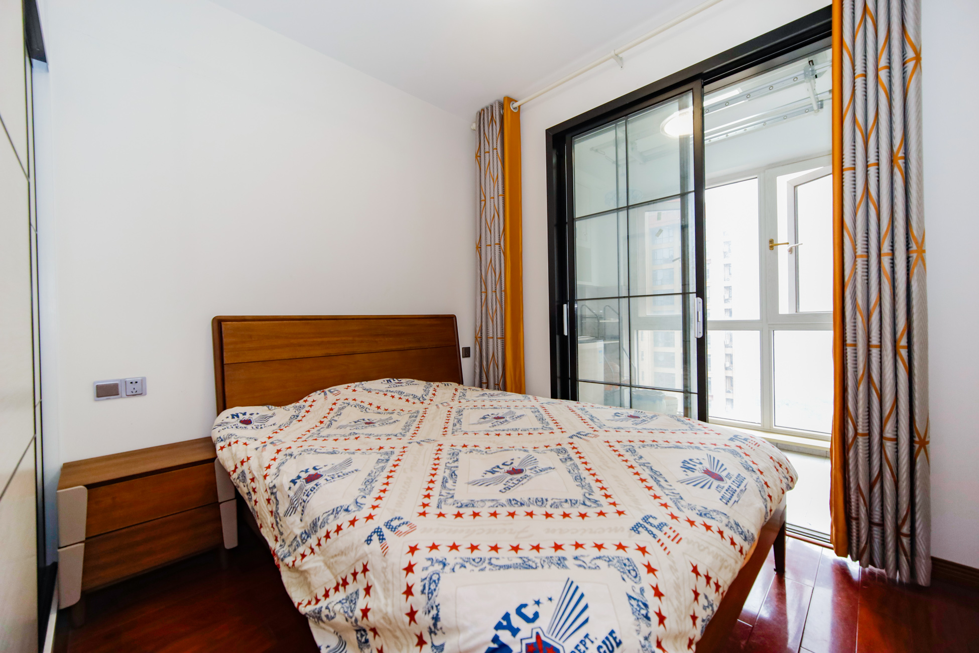 红星国际公馆 3室2厅2卫 110.0万 红星国际公馆 3室2厅2卫 110.0万卧室