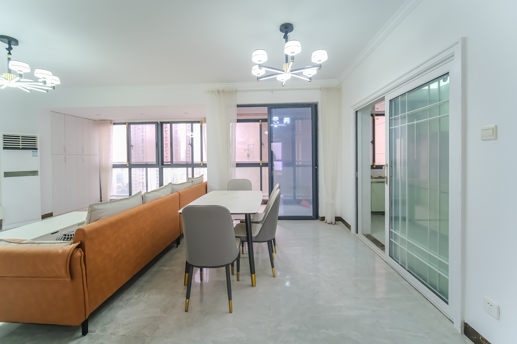 筑梦星园  3室2厅2卫    82.0万客厅