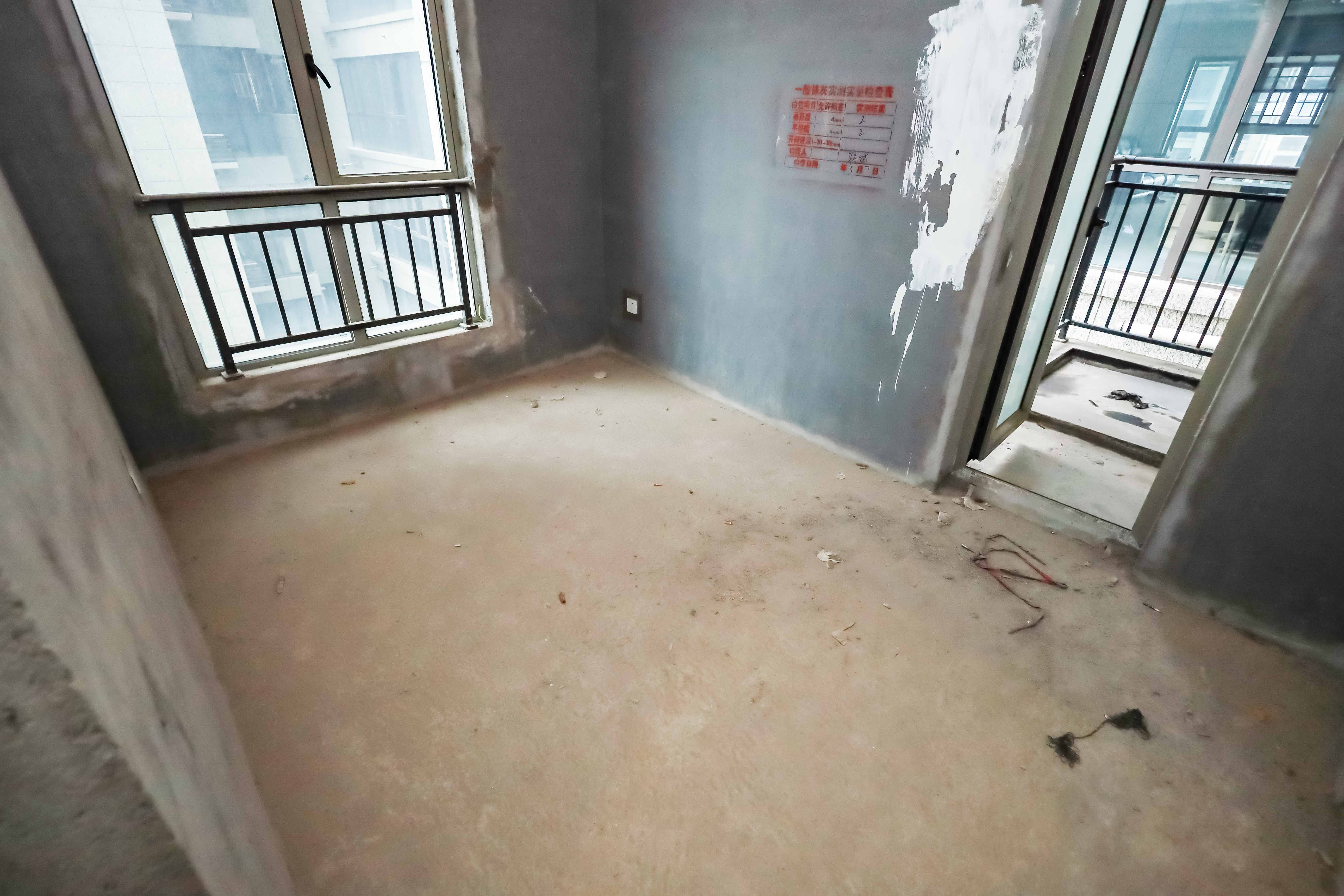 万象府台  3室2厅2卫   182.00万卧室