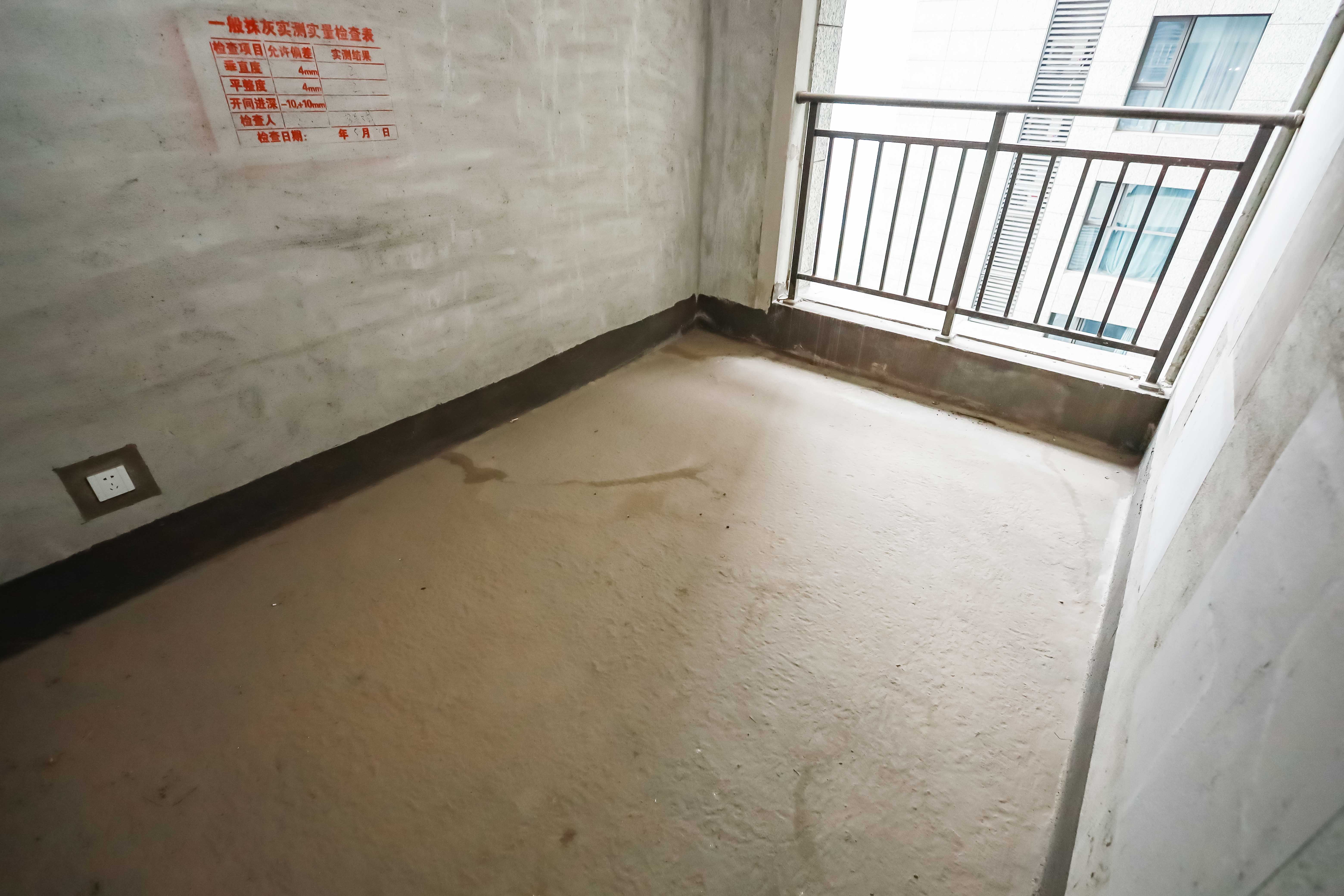 万象府台  3室2厅2卫   182.00万卧室