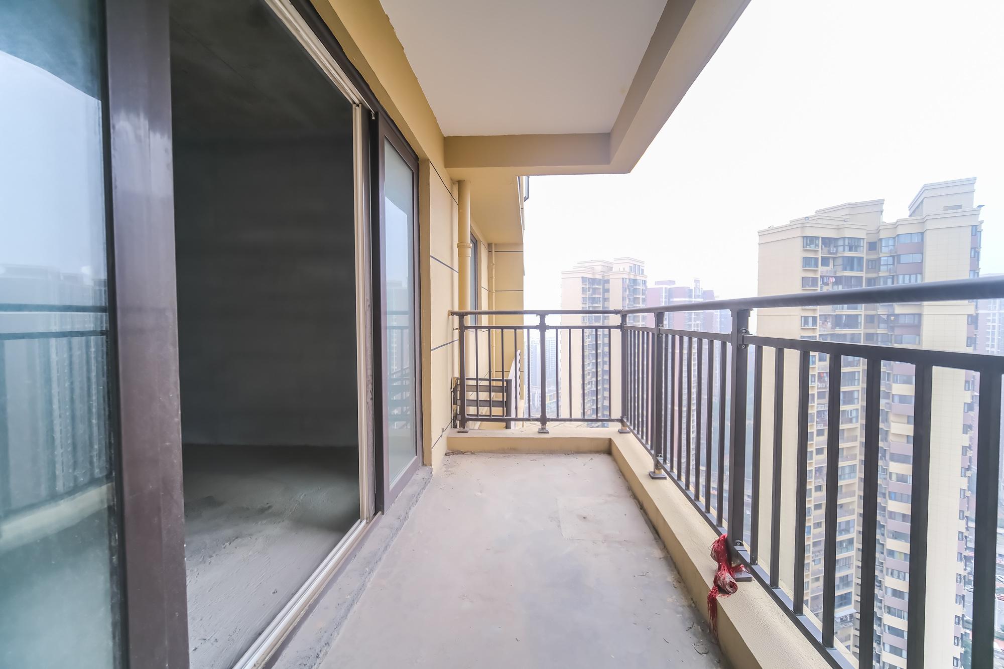 保利香槟国际 5室2厅2卫 110.0万 保利香槟国际 5室2厅2卫 110.0万阳台