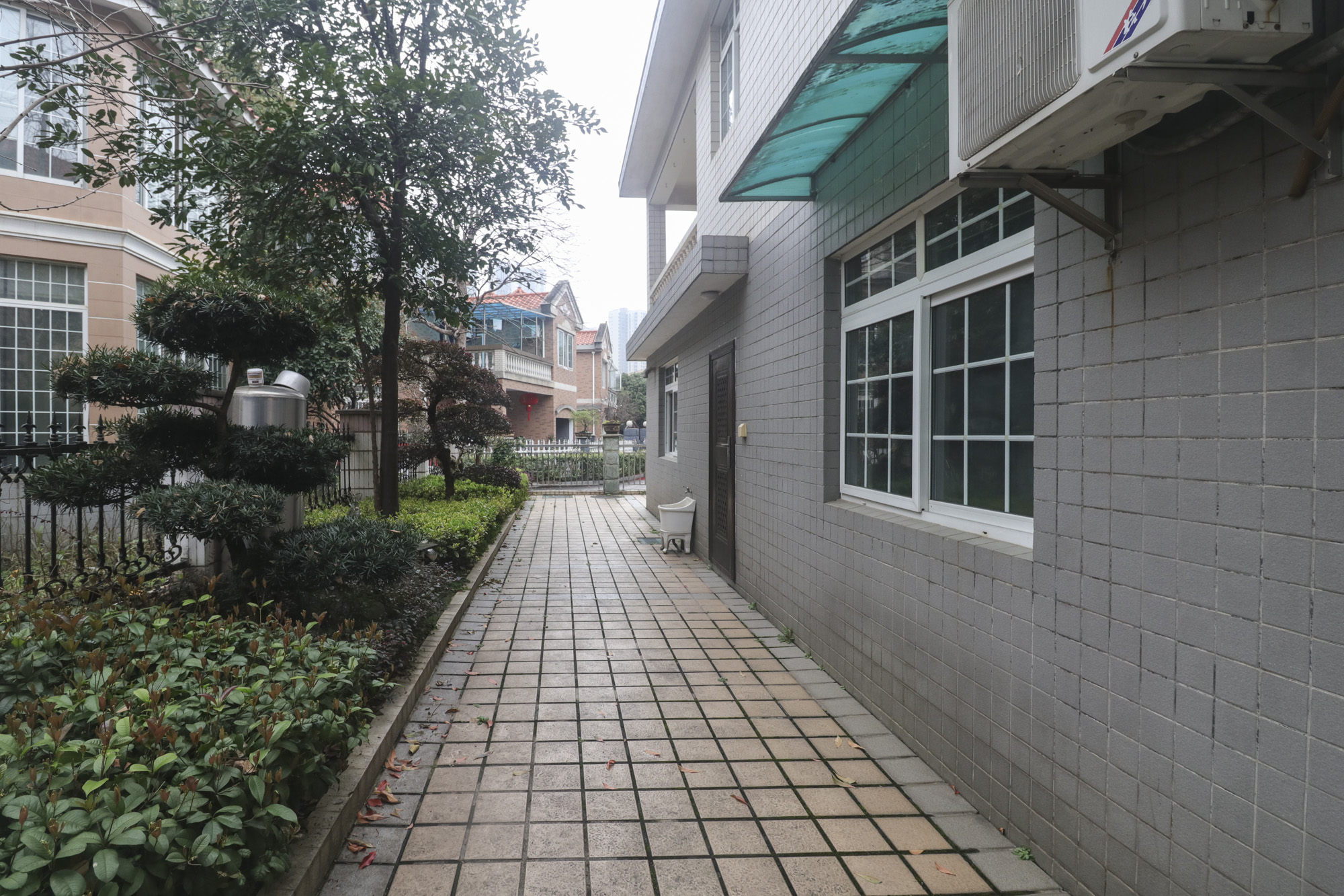 芙蓉别墅山庄(嘉湘华庭) 15室3厅6卫 2280.0万 芙蓉别墅山庄(嘉湘华庭) 15室3厅6卫 2280.0万其他