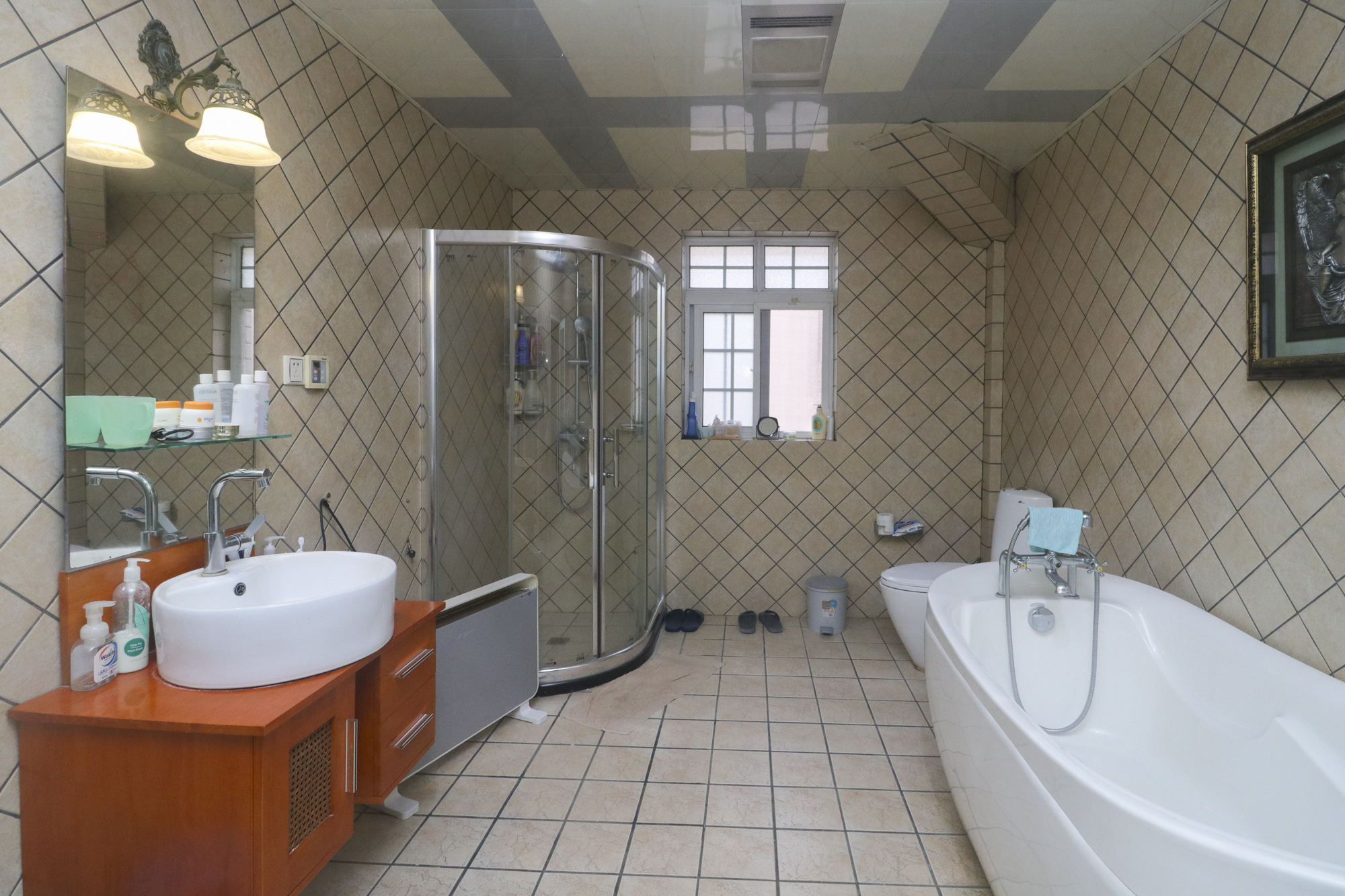 芙蓉别墅山庄(嘉湘华庭) 15室3厅6卫 2280.0万 芙蓉别墅山庄(嘉湘华庭) 15室3厅6卫 2280.0万卫生间