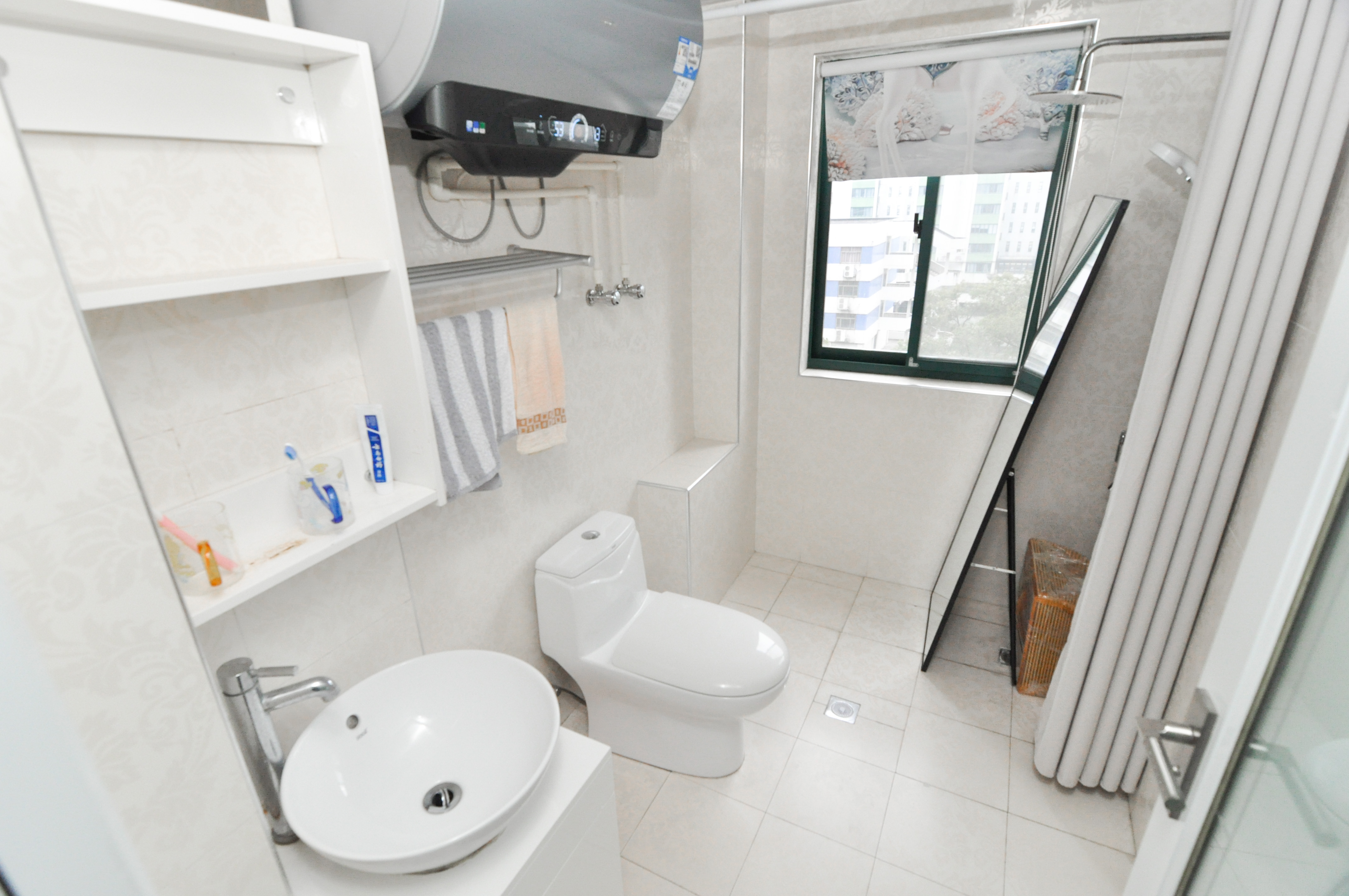 共和世家  3室2厅2卫    185.0万 共和世家  3室2厅2卫    185.0万卫生间