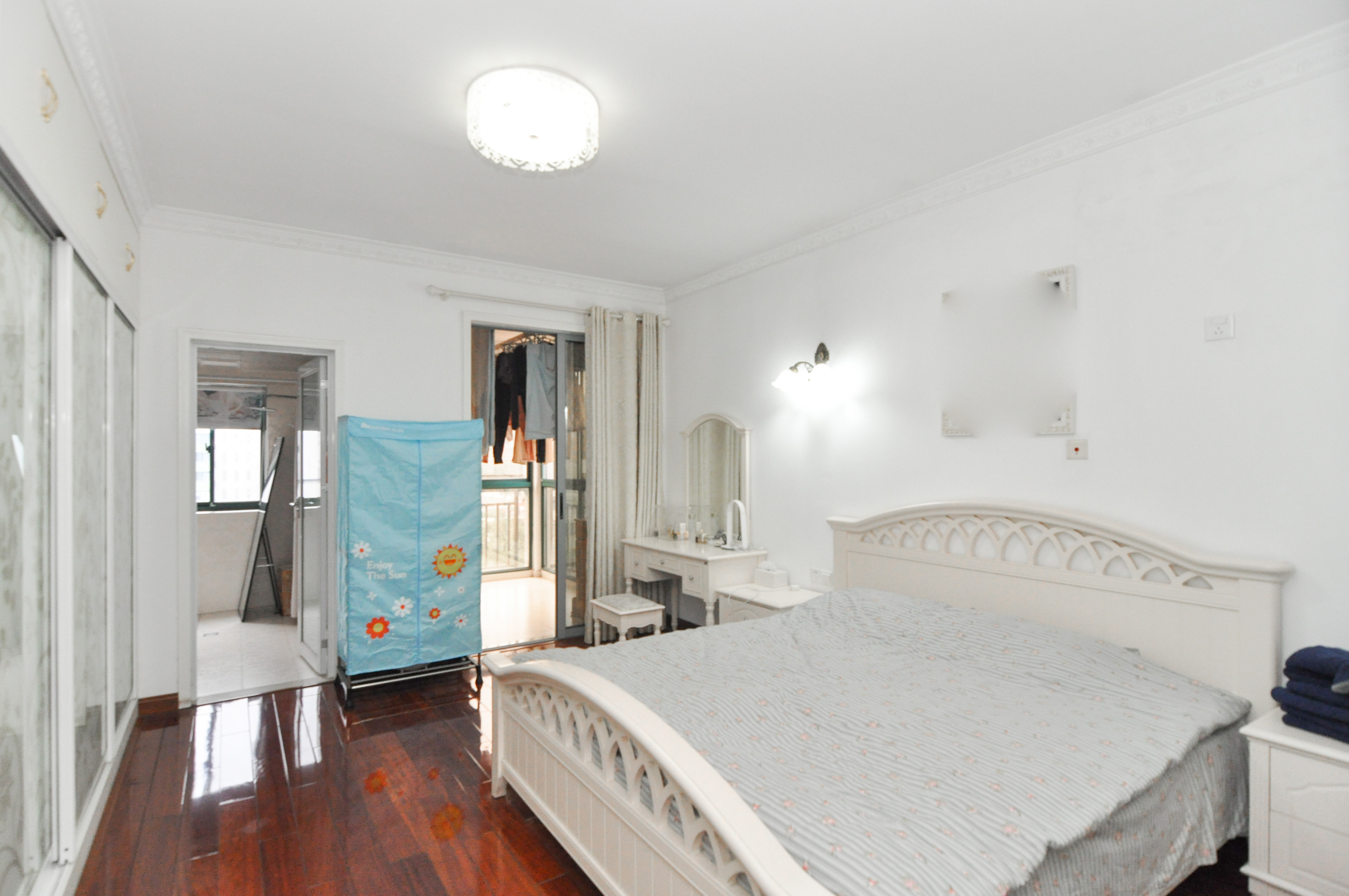 共和世家  3室2厅2卫    185.0万 共和世家  3室2厅2卫    185.0万卧室