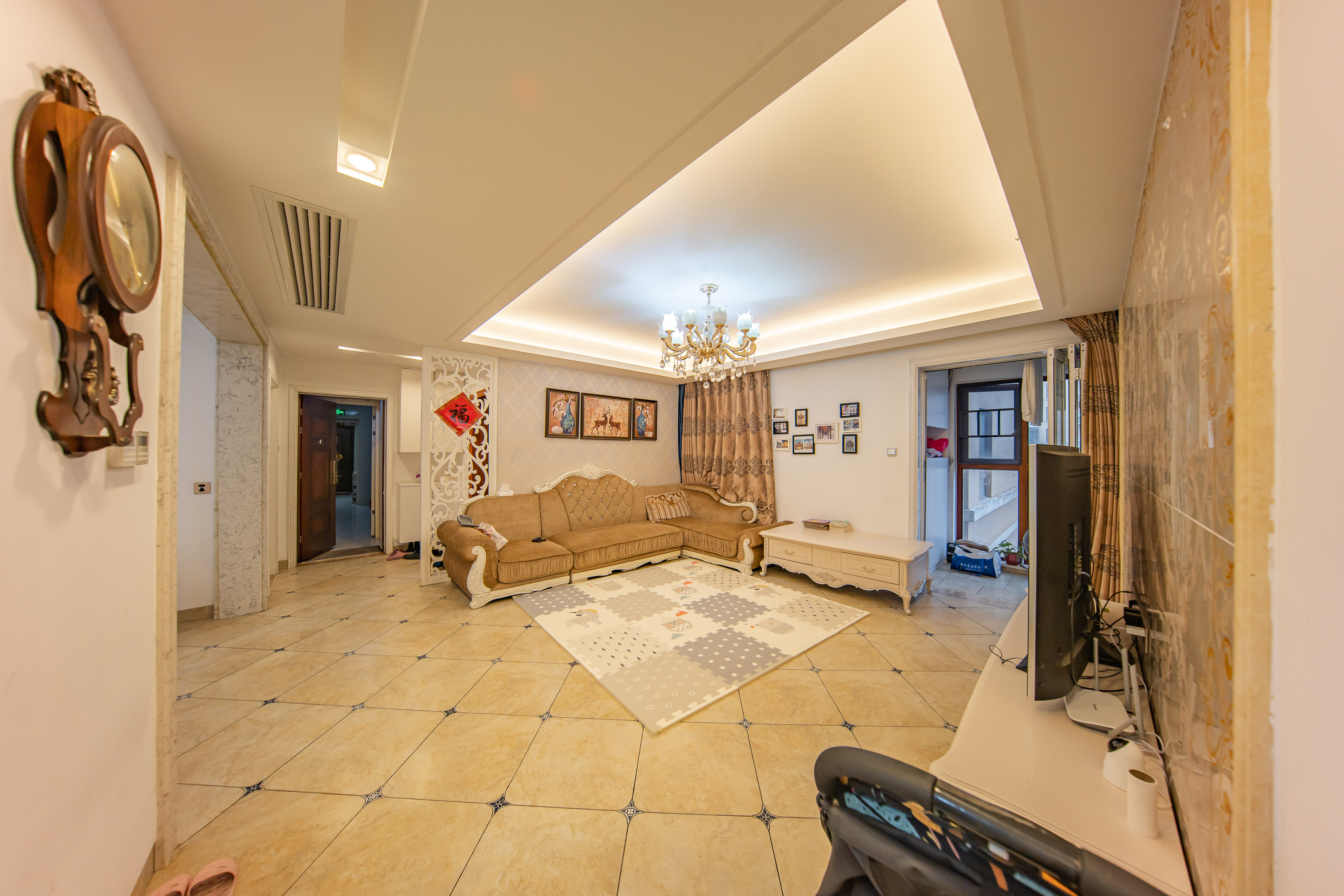 米兰春天 4室2厅2卫 79.8万 米兰春天 4室2厅2卫 79.8万客厅