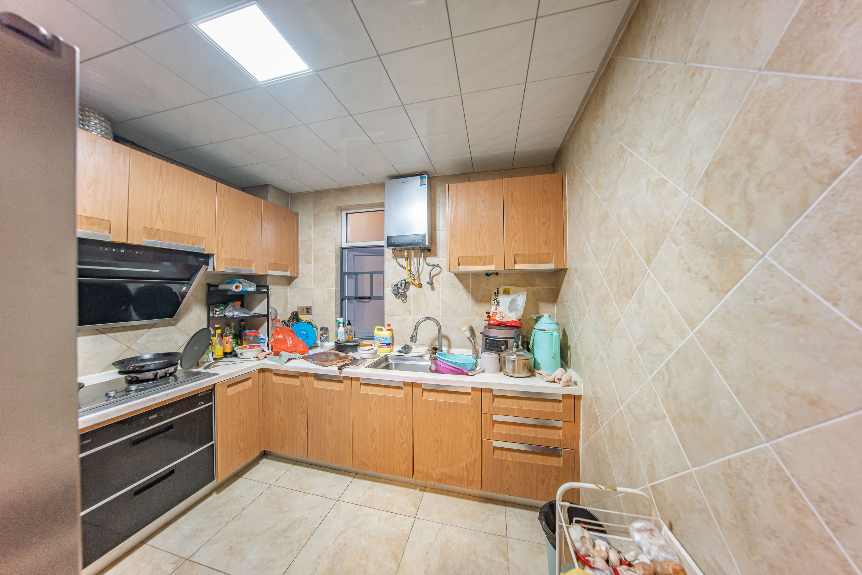 米兰春天 4室2厅2卫 79.8万 米兰春天 4室2厅2卫 79.8万厨房