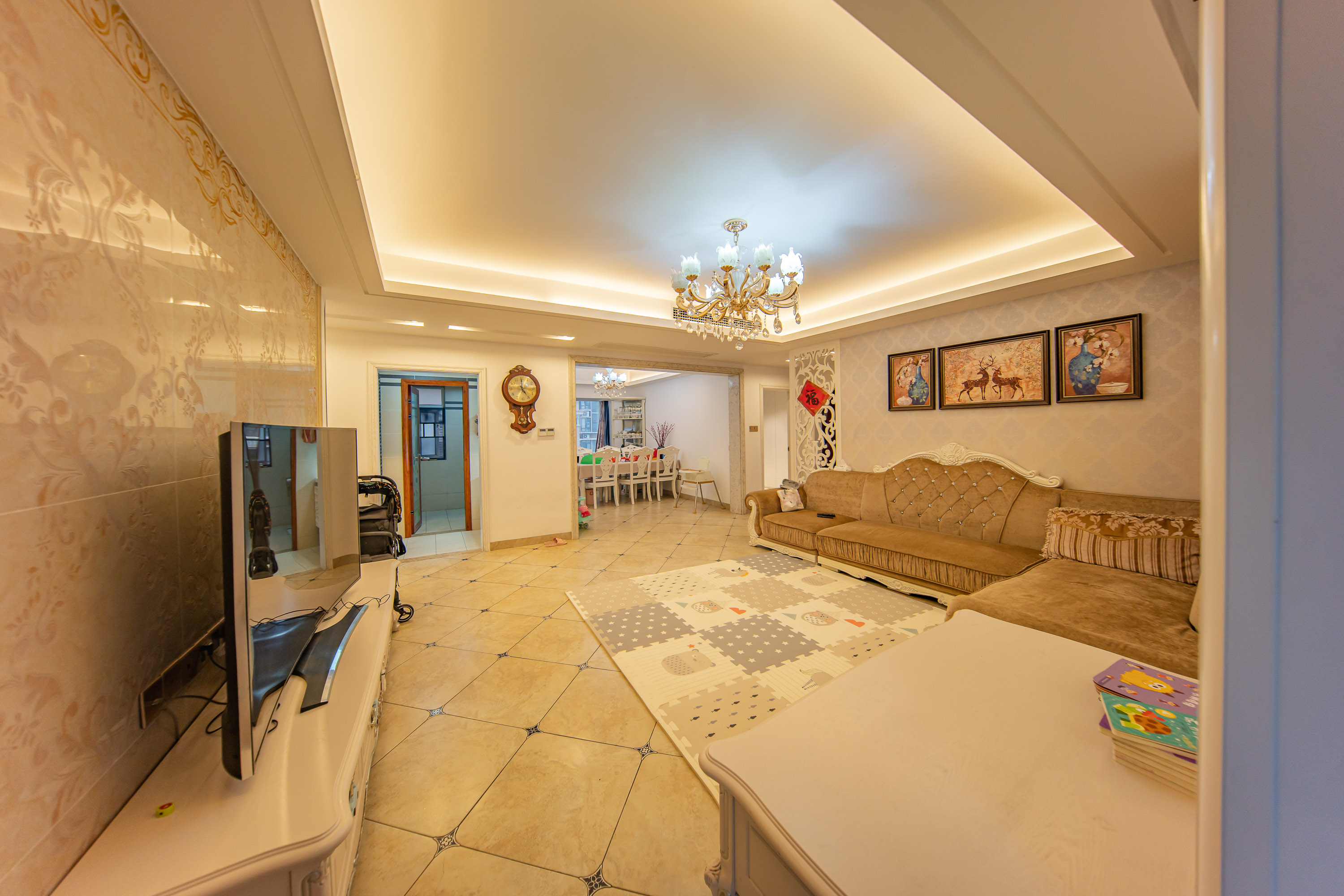 米兰春天 4室2厅2卫 79.8万 米兰春天 4室2厅2卫 79.8万客厅