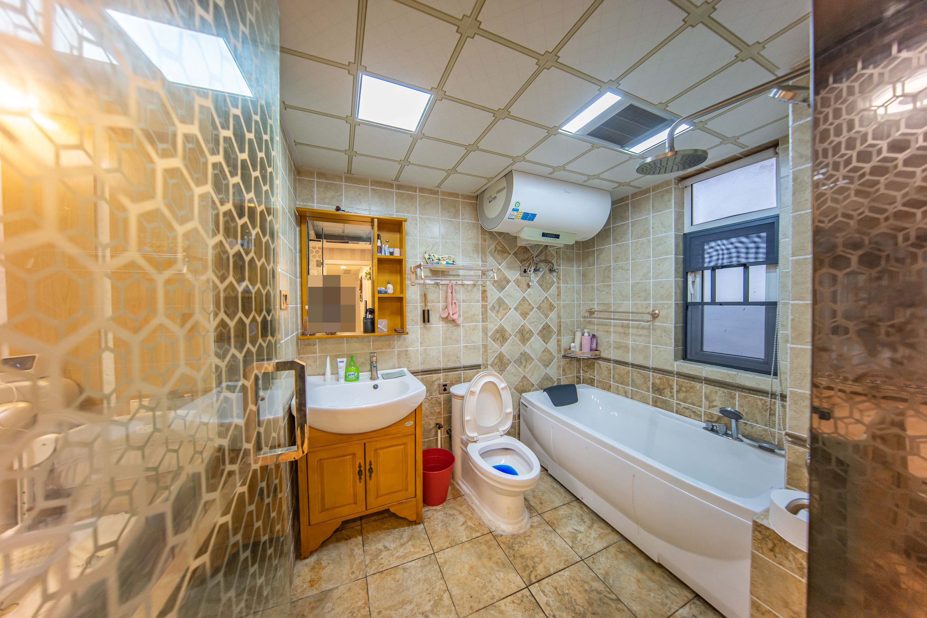 米兰春天 4室2厅2卫 79.8万 米兰春天 4室2厅2卫 79.8万卫生间