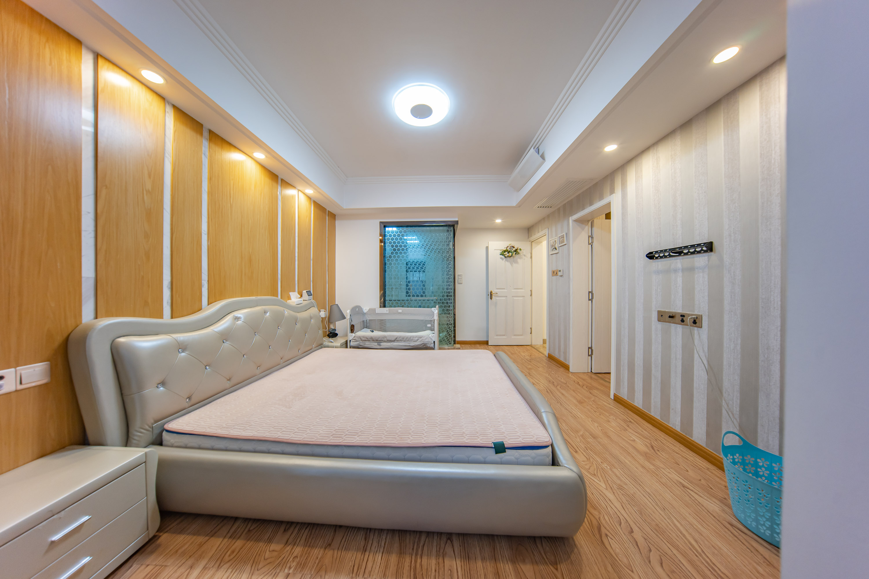 米兰春天 4室2厅2卫 79.8万 米兰春天 4室2厅2卫 79.8万卧室