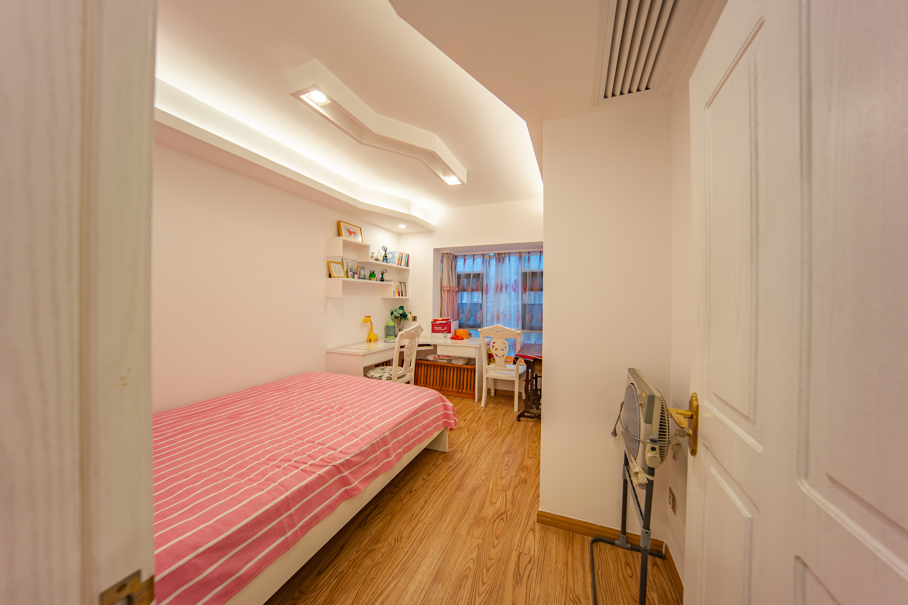 米兰春天 4室2厅2卫 79.8万 米兰春天 4室2厅2卫 79.8万卧室