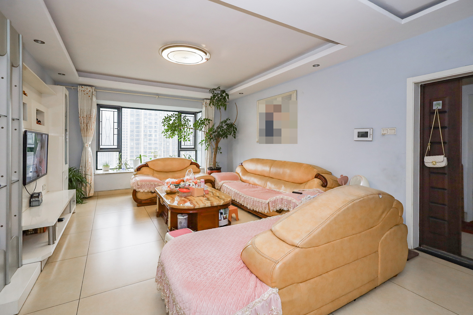 钰龙天下一期  4室2厅2卫    295.0万 钰龙天下一期  4室2厅2卫    295.0万客厅