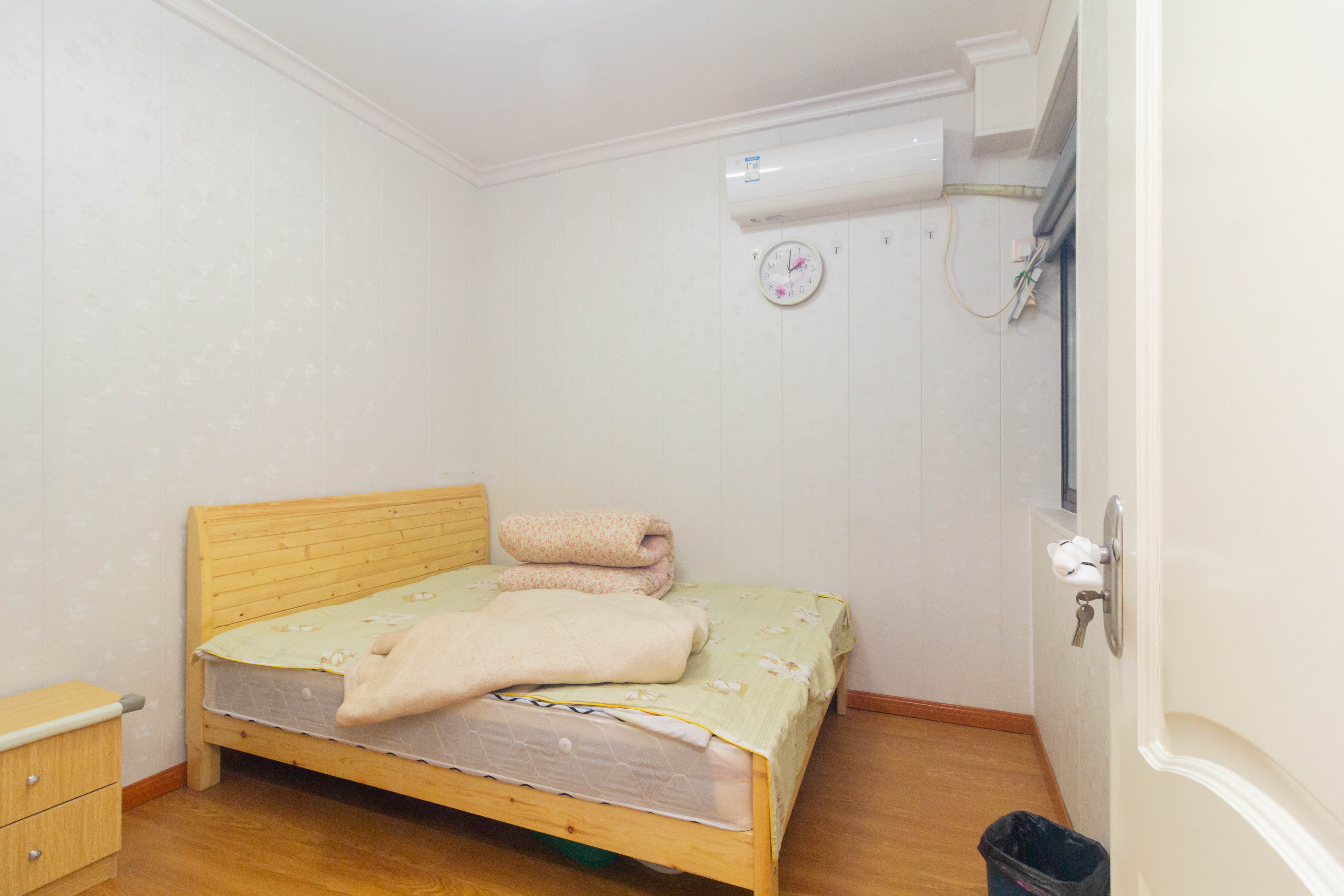 东方美地  3室2厅1卫   70.00万卧室