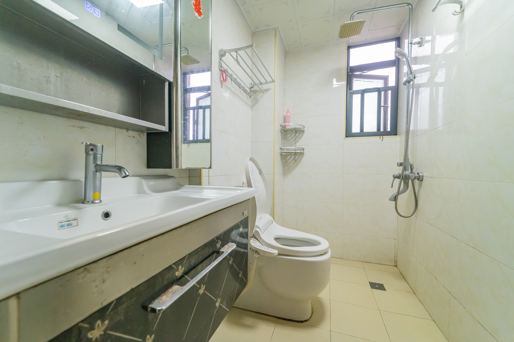 海伦春天 3室2厅2卫 108.0万 海伦春天 3室2厅2卫 108.0万卫生间