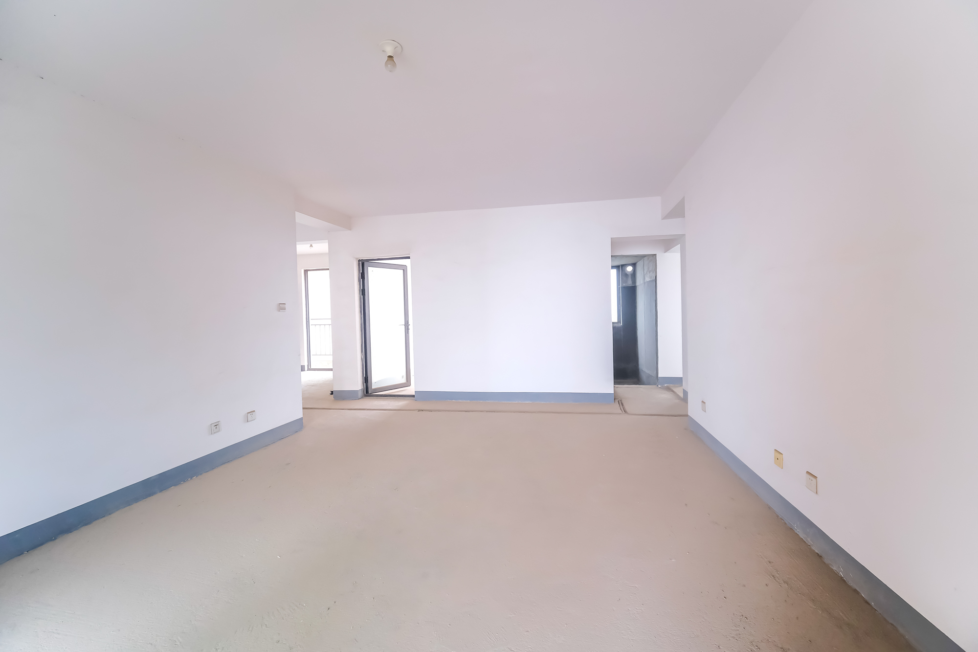 三一街区 3室2厅1卫 99.0万 三一街区 3室2厅1卫 99.0万客厅