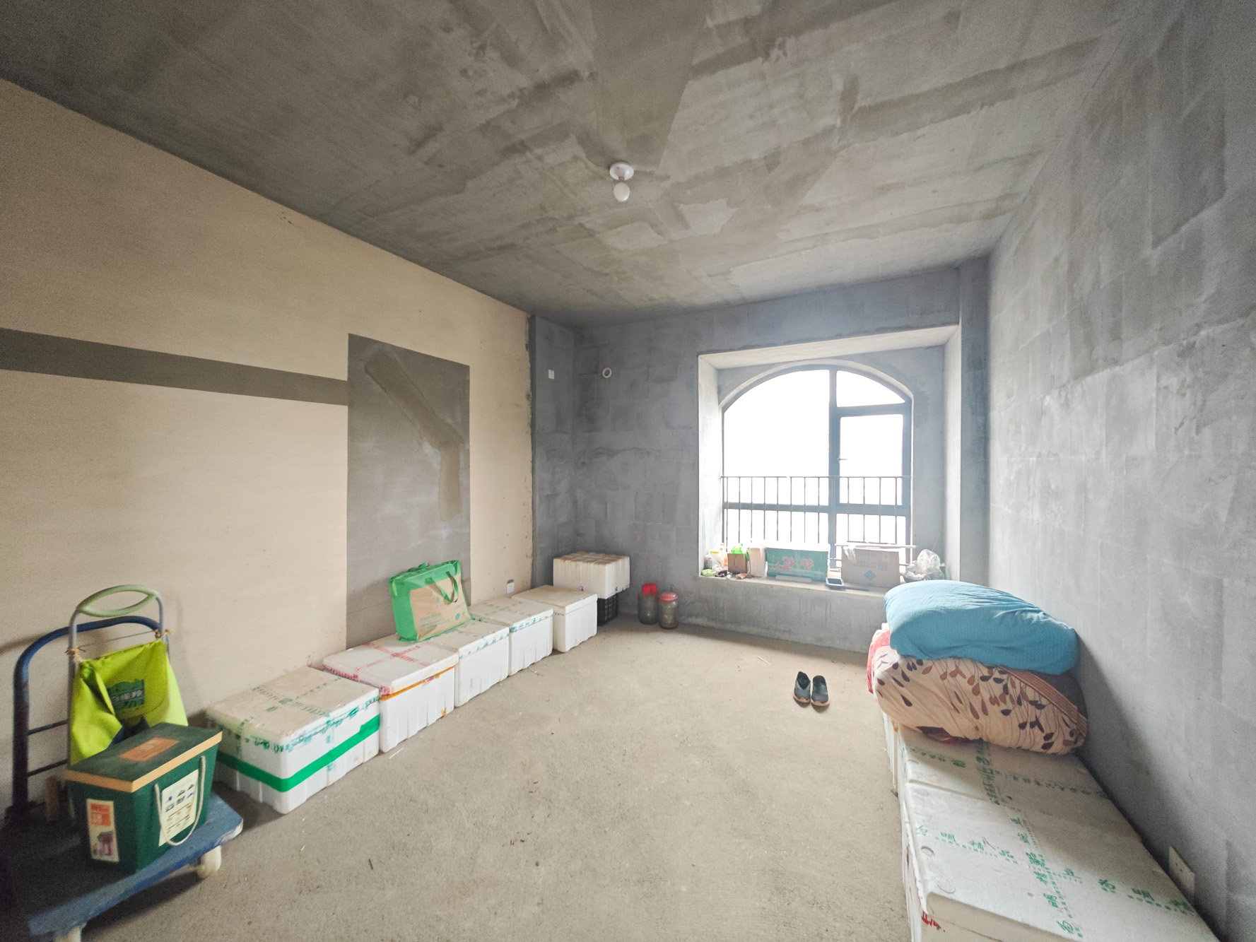 五矿万境园  5室2厅2卫   185.00万卧室