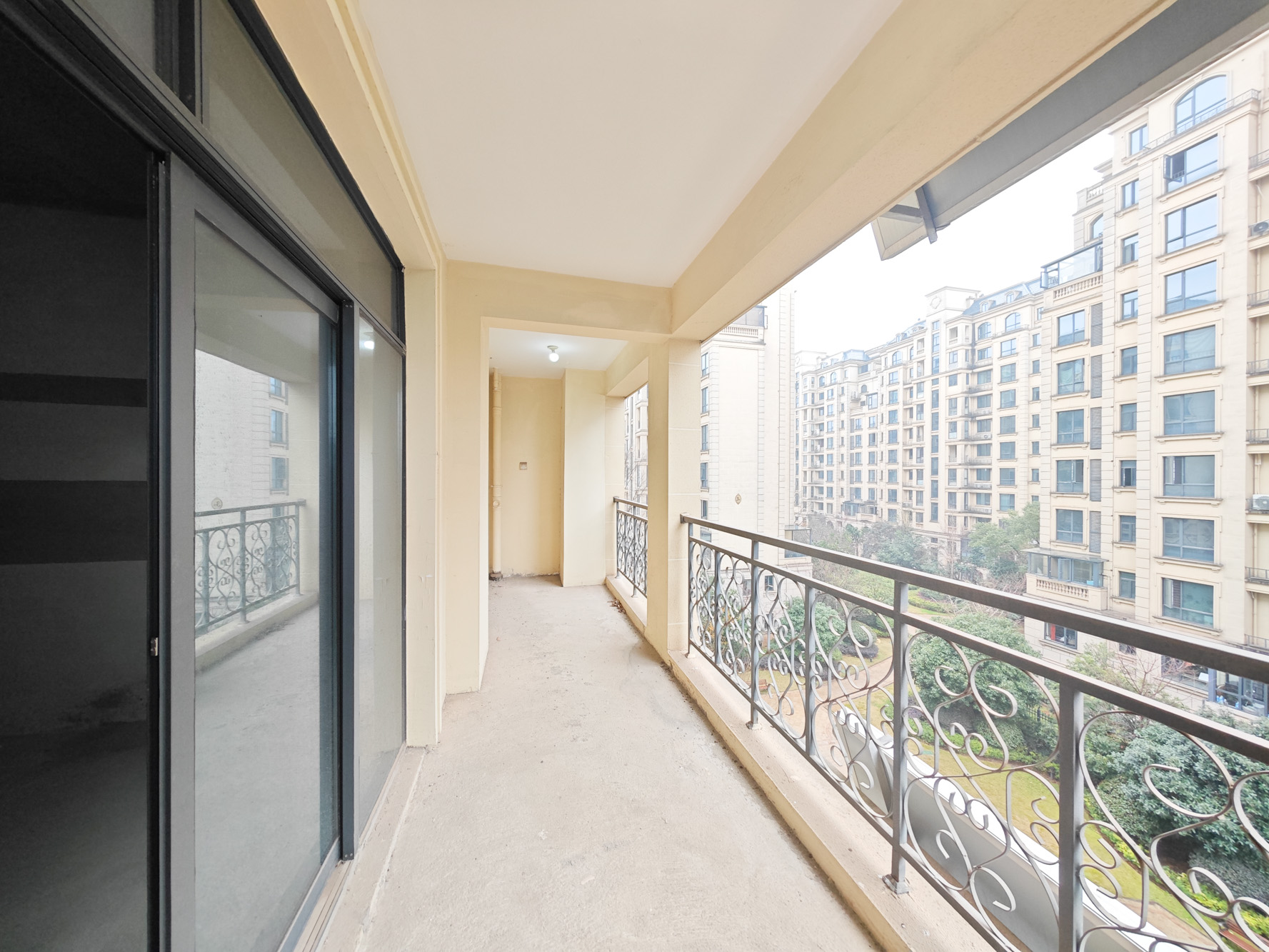 五矿万境园 4室2厅2卫 172.0万 五矿万境园 4室2厅2卫 172.0万阳台