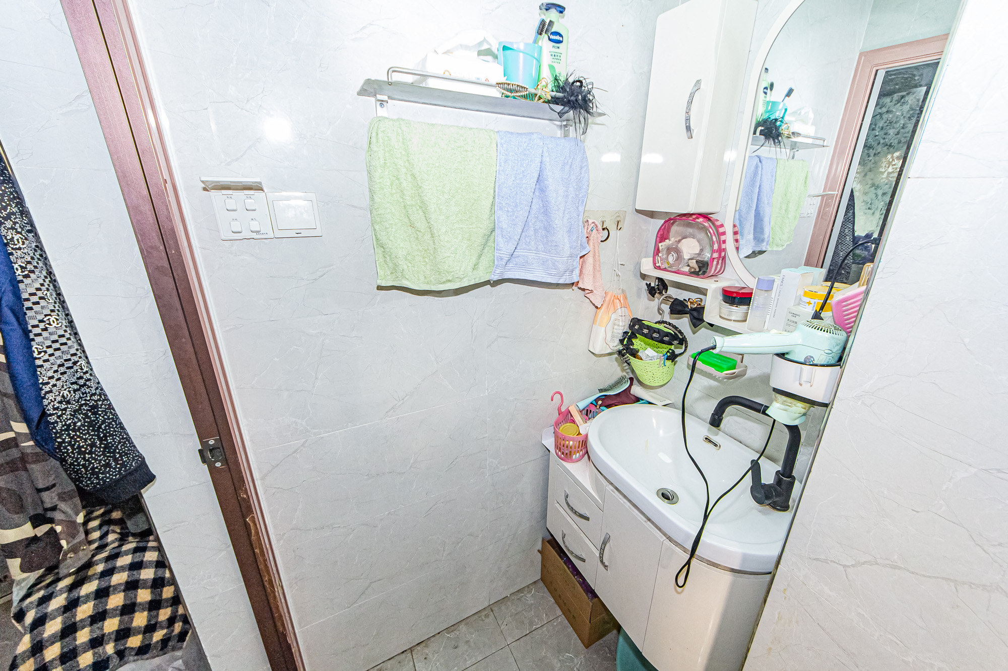 中南纸业市场  4室2厅2卫    107.88万卫生间
