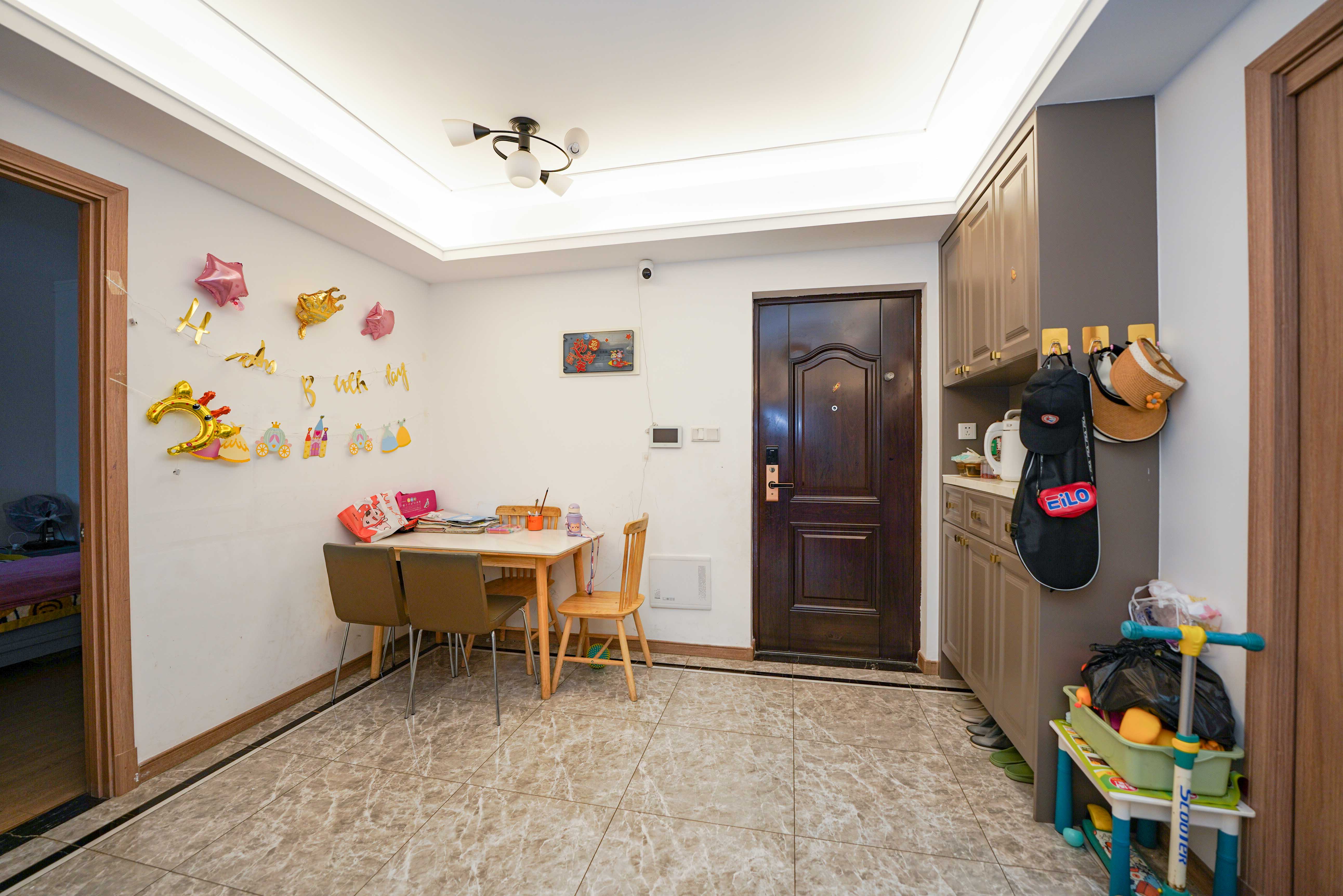 金地铂悦  3室2厅1卫    88.8万 金地铂悦  3室2厅1卫    88.8万客厅