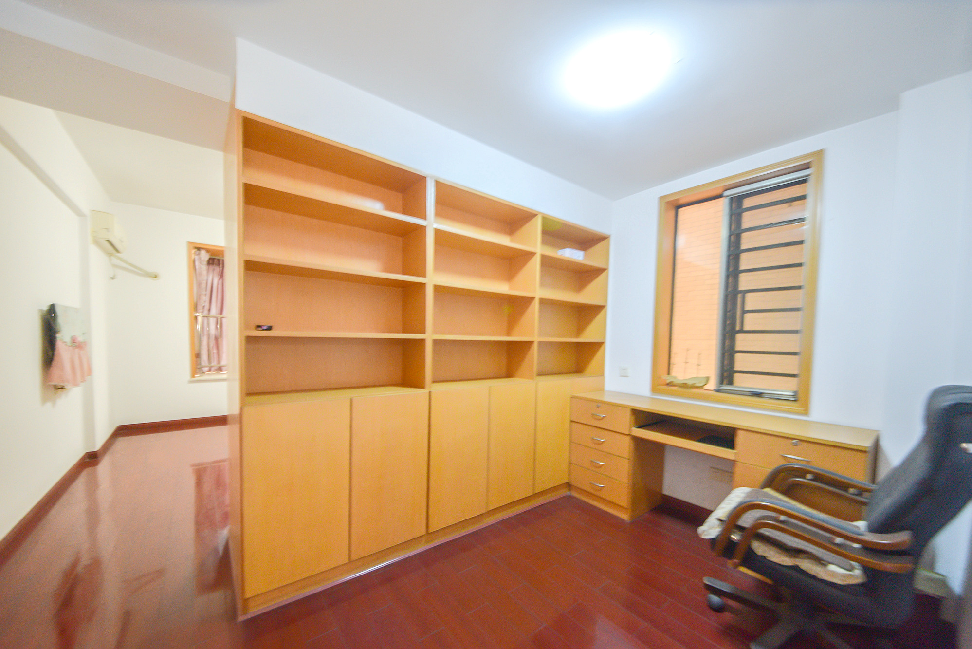 山水花都  4室2厅2卫    129.0万卧室