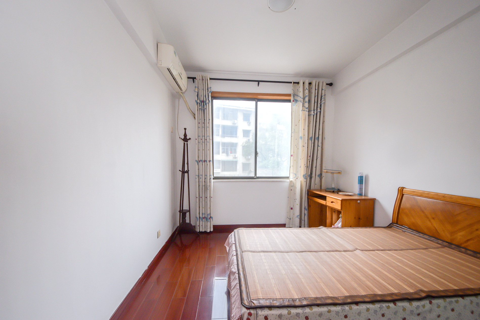 山水花都  4室2厅2卫    129.0万卧室