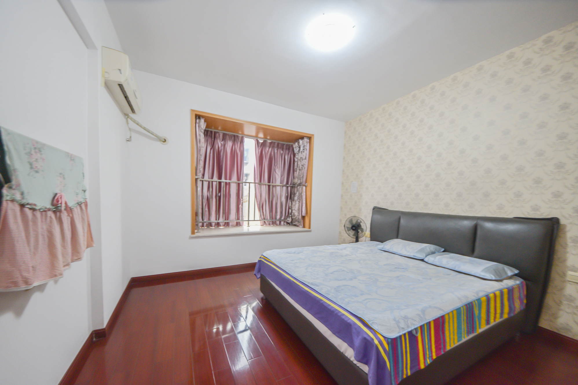 山水花都  4室2厅2卫    129.0万卧室