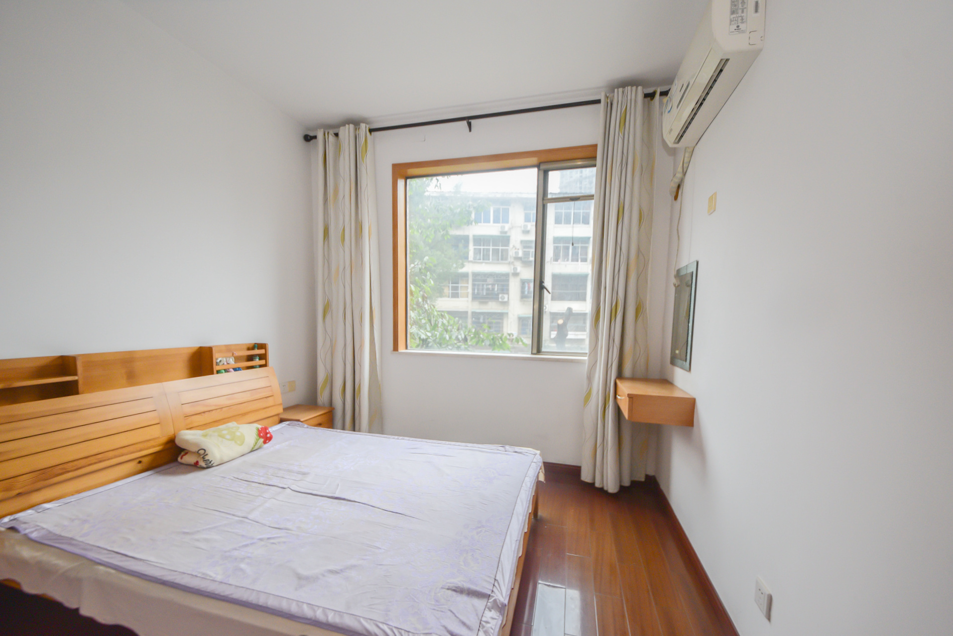 山水花都  4室2厅2卫    129.0万卧室