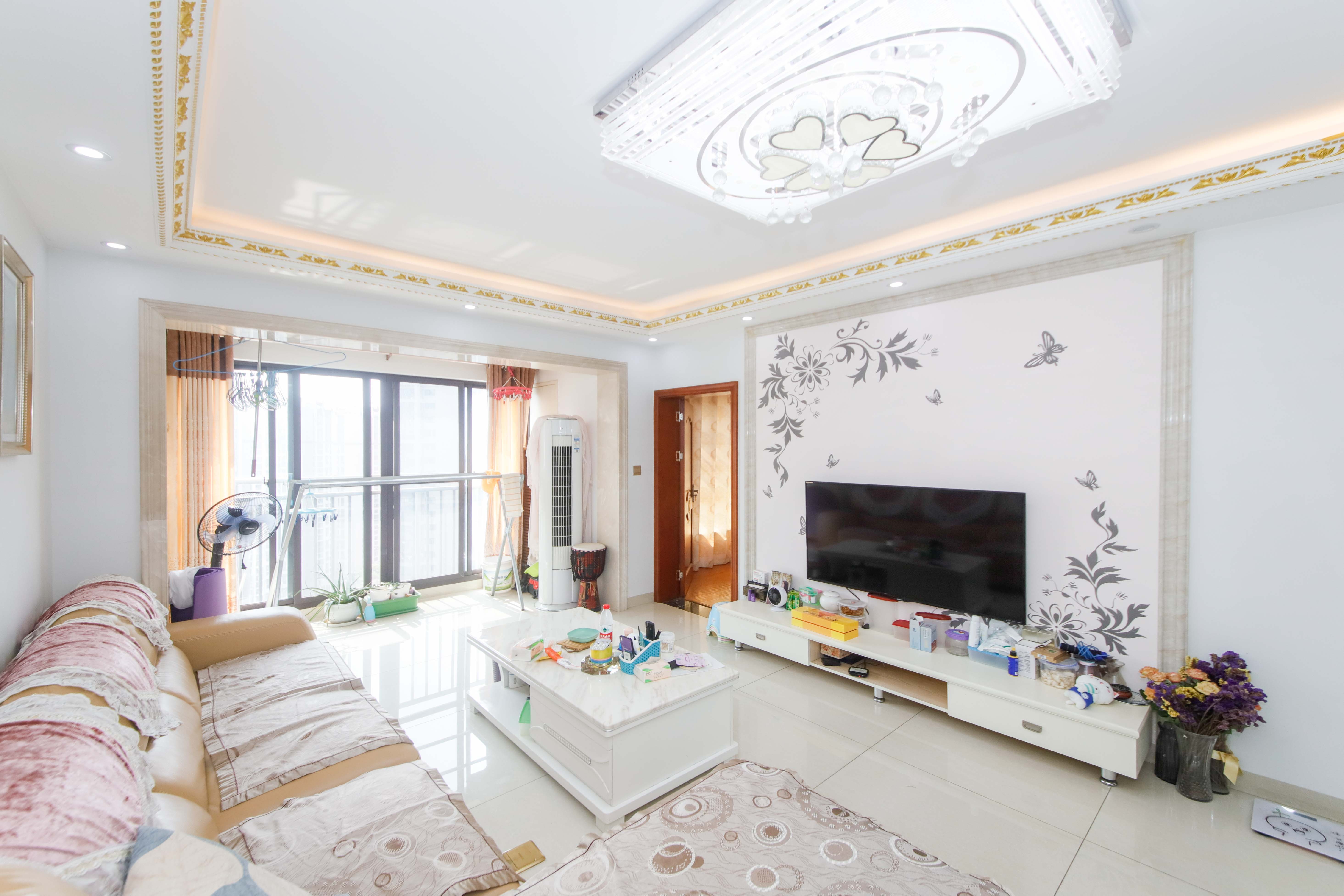 旭辉御府  3室2厅1卫   140.00万客厅