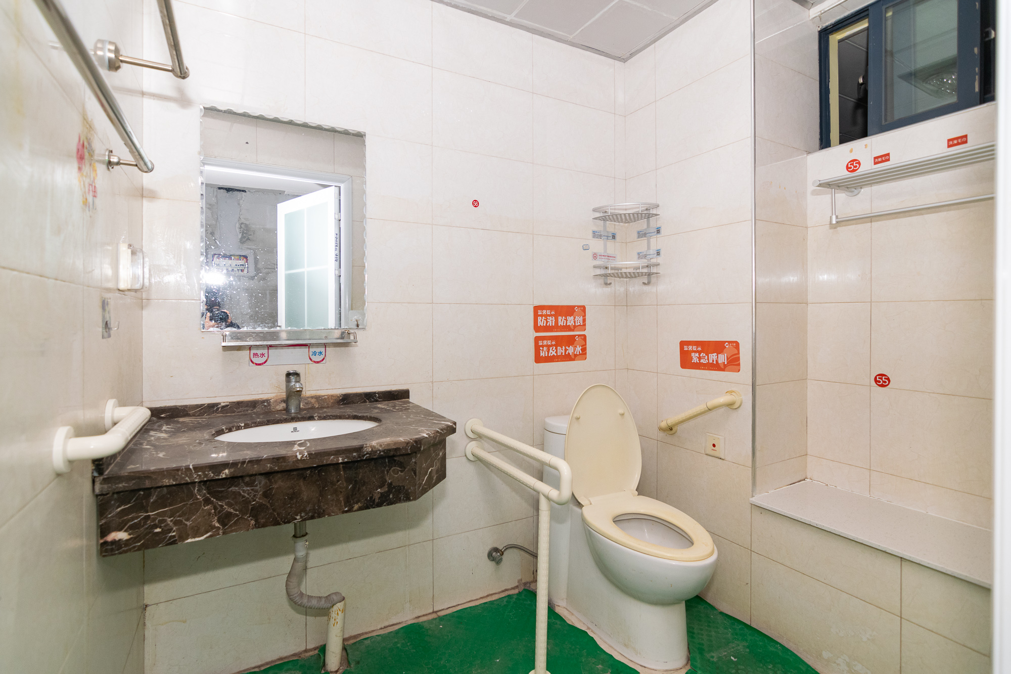 康乃馨老年生活示范城 1室1厅1卫 20.0万 康乃馨老年生活示范城 1室1厅1卫 20.0万卫生间