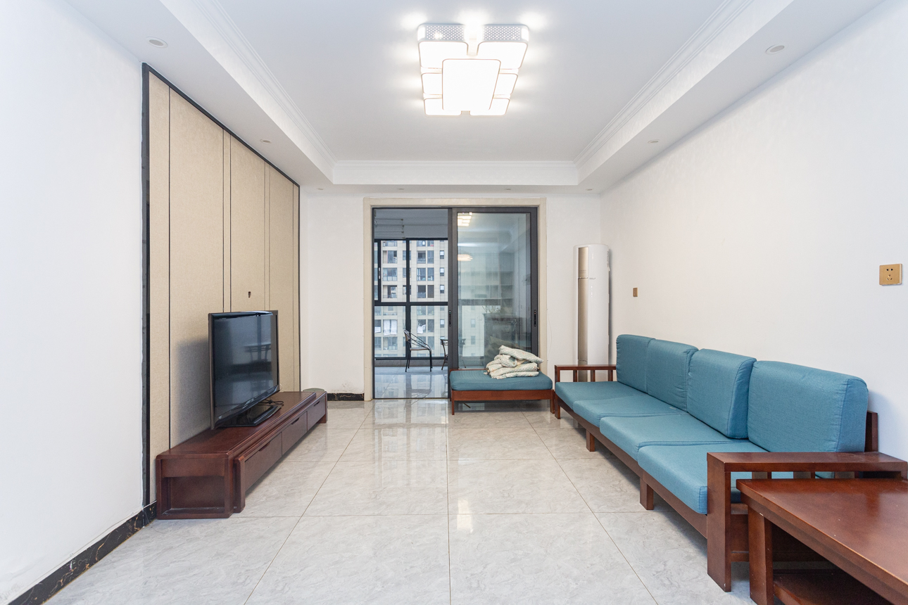 明发阅江悦府  2室2厅1卫    77.8万 明发阅江悦府  2室2厅1卫    77.8万客厅