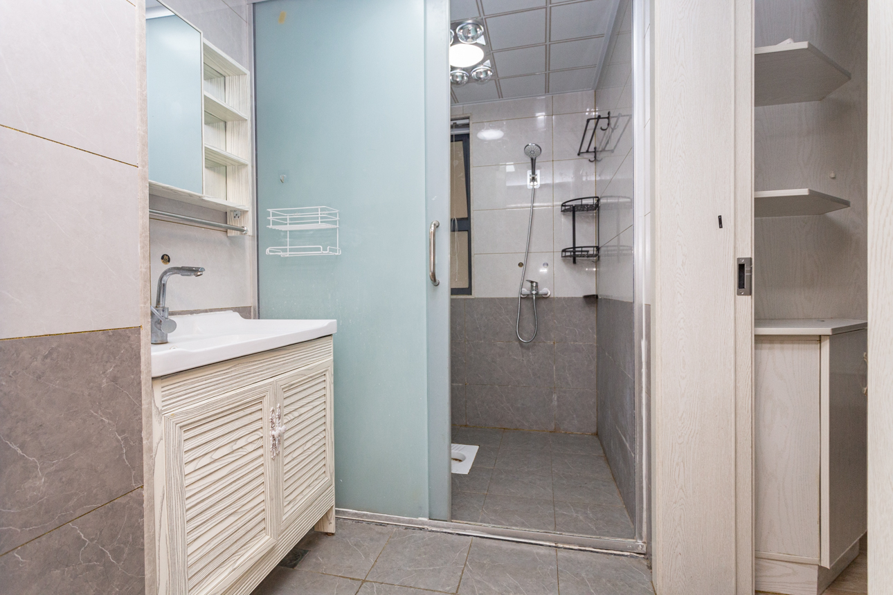 明发阅江悦府  2室2厅1卫    77.8万 明发阅江悦府  2室2厅1卫    77.8万卫生间