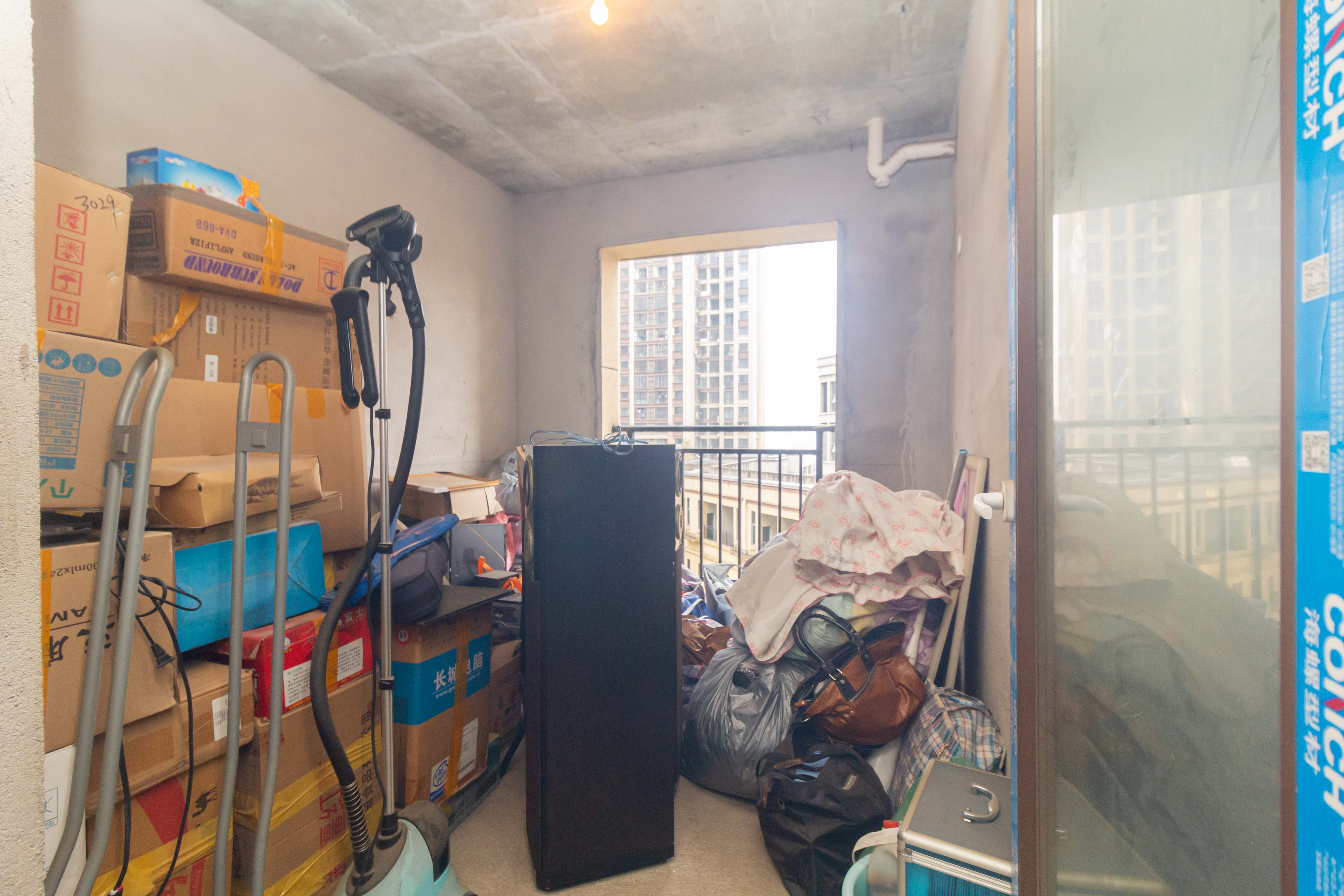 东方美地  4室2厅2卫   112.80万卧室