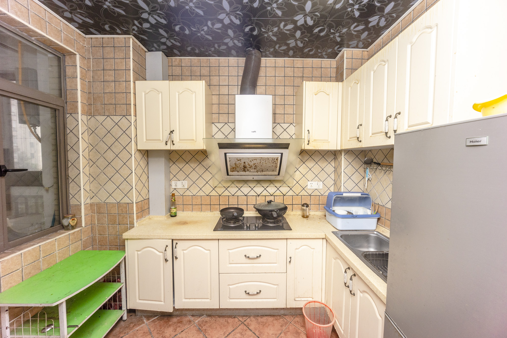 金域南外滩（望江佳园）  3室2厅1卫    185.0万厨房