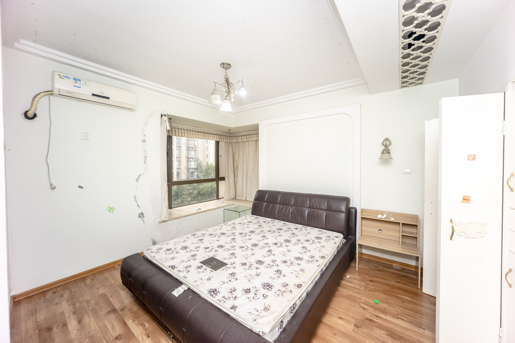 金域南外滩（望江佳园）  3室2厅1卫    185.0万卧室