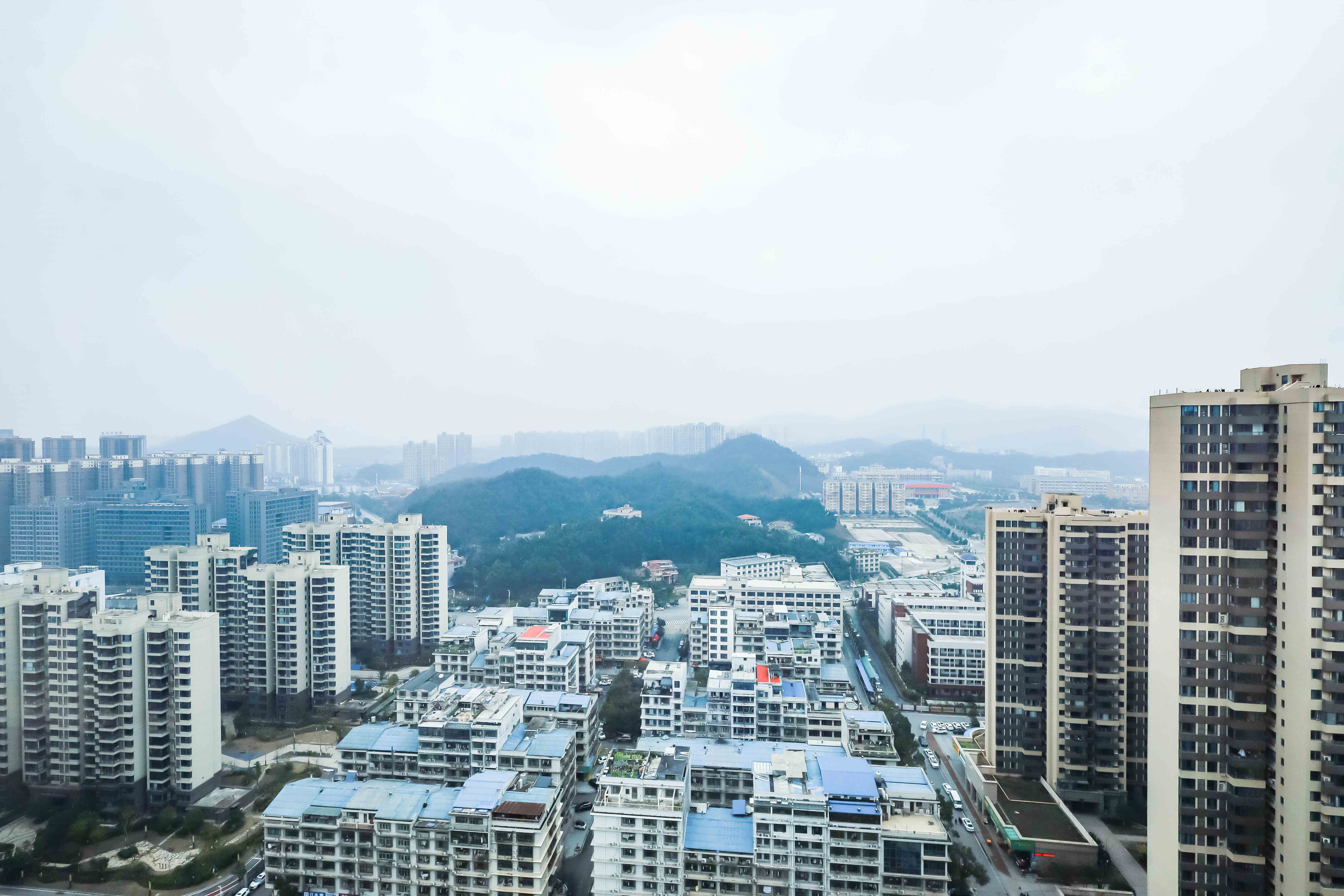 长房云时代  4室2厅2卫   145.00万阳台
