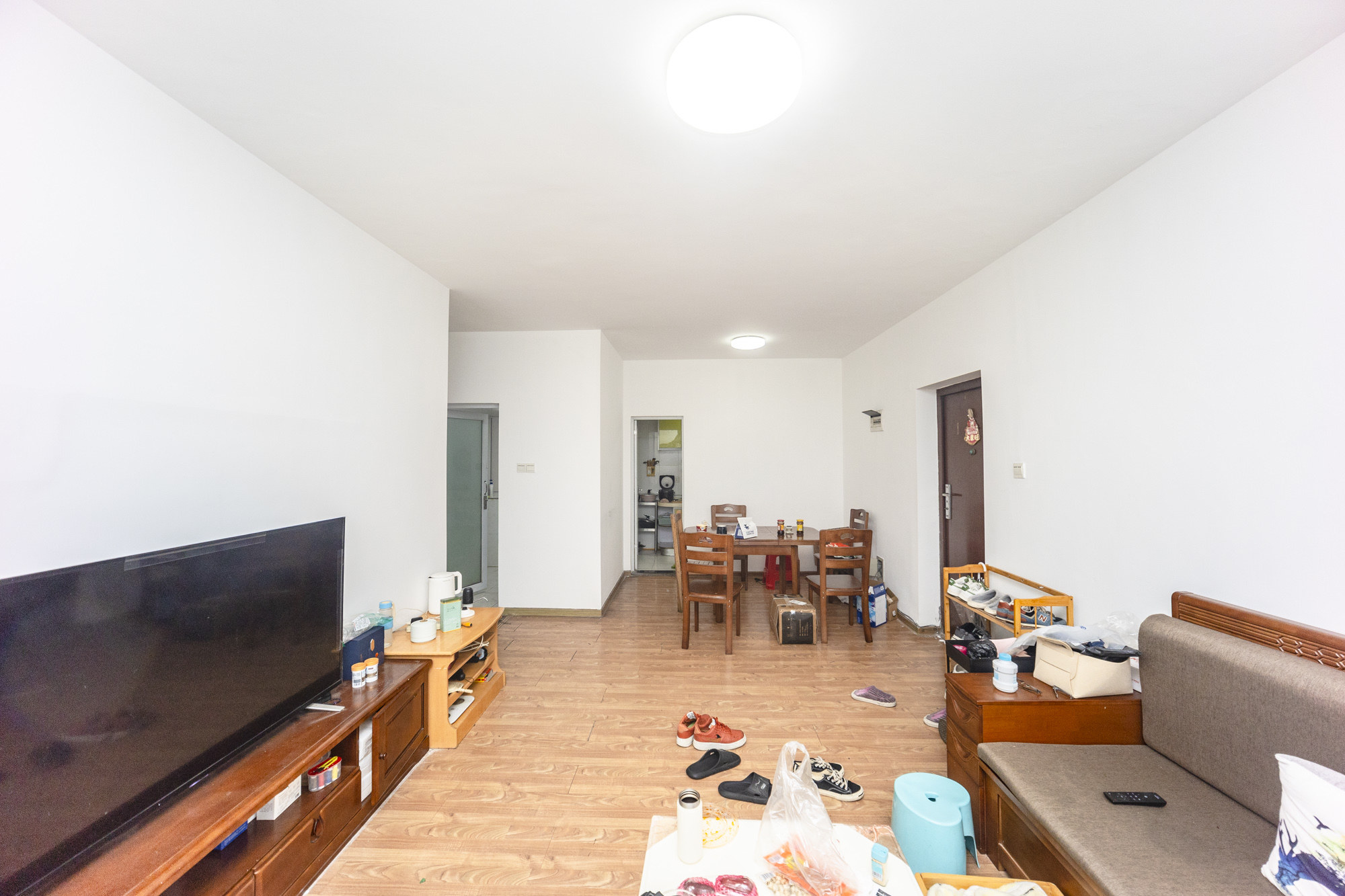 巧克力空间(建鸿达现代大厦) 2室2厅1卫 58.0万 巧克力空间(建鸿达现代大厦) 2室2厅1卫 58.0万客厅