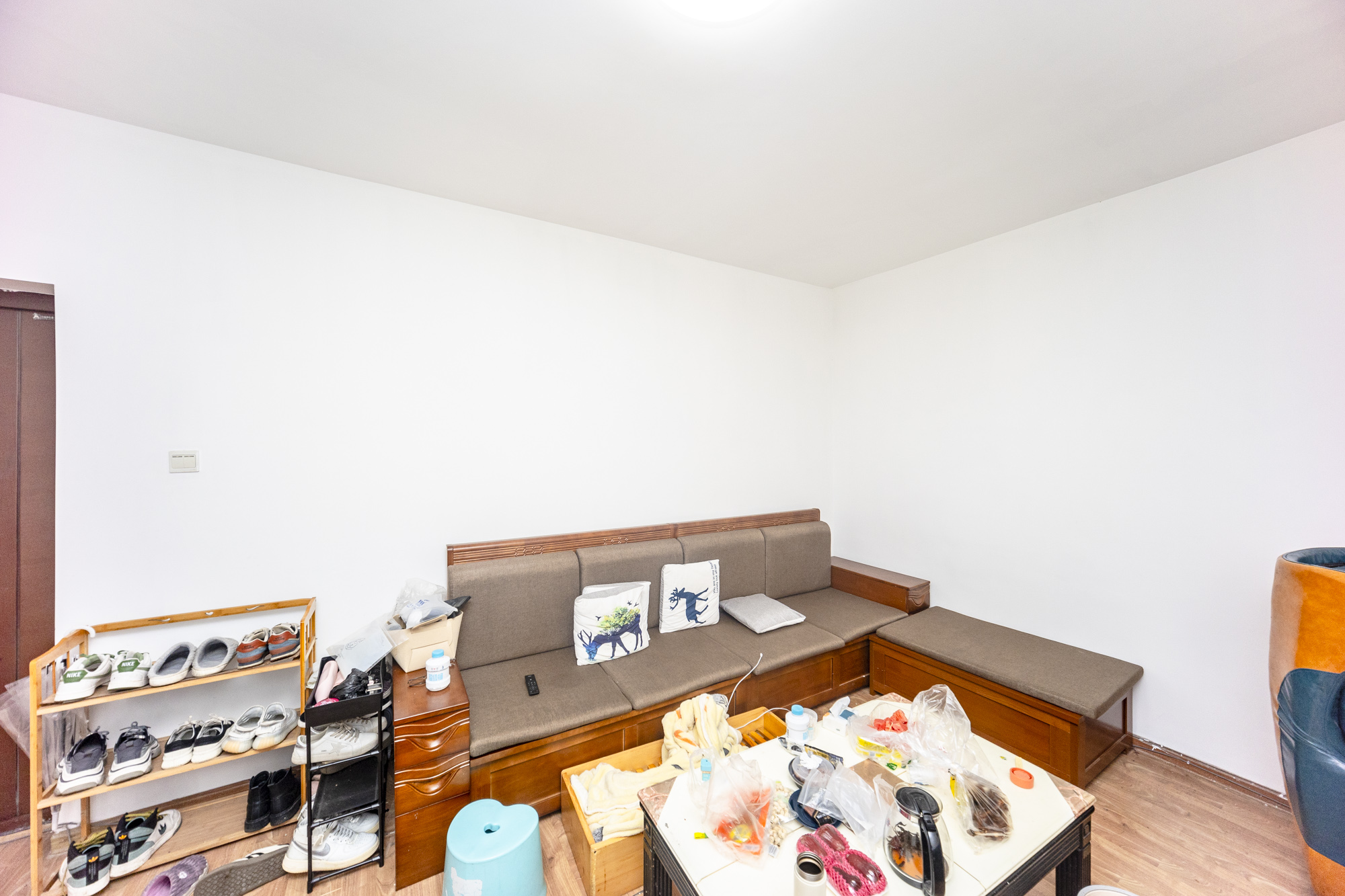 巧克力空间(建鸿达现代大厦) 2室2厅1卫 58.0万 巧克力空间(建鸿达现代大厦) 2室2厅1卫 58.0万客厅