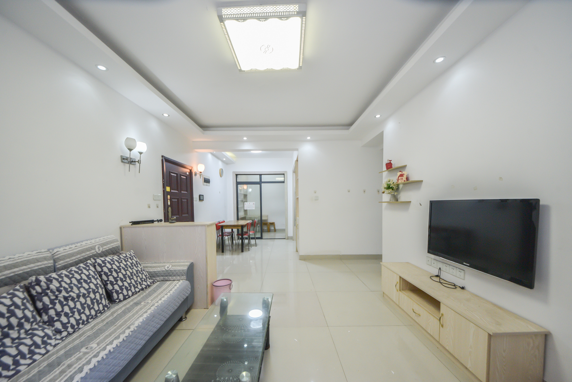 阳光锦城  3室2厅1卫    95.0万 阳光锦城  3室2厅1卫    95.0万客厅