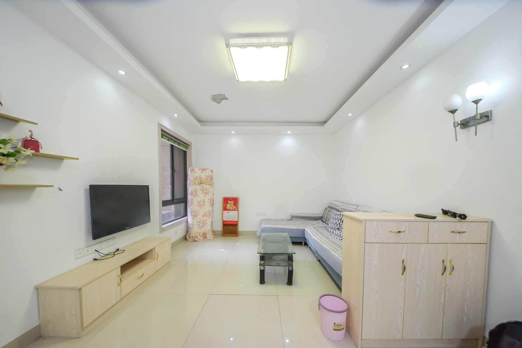 阳光锦城  3室2厅1卫    95.0万 阳光锦城  3室2厅1卫    95.0万客厅