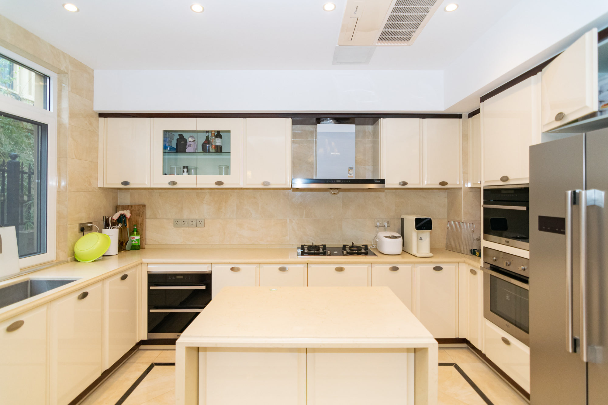 金地三千府(金地湖山樾、金地自在城) 7室3厅3卫 976.0万 金地三千府(金地湖山樾、金地自在城) 7室3厅3卫 976.0万厨房