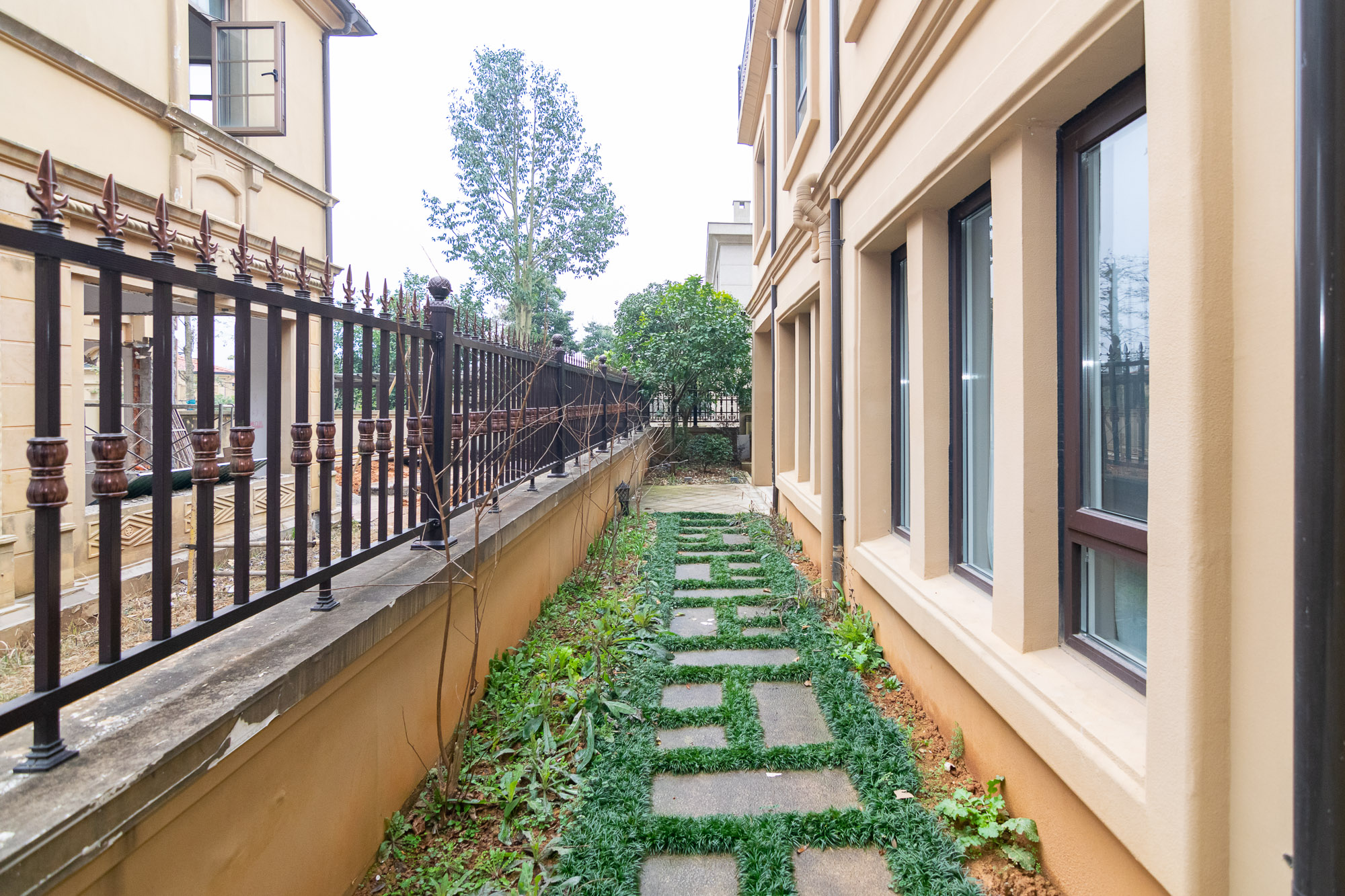 金地三千府(金地湖山樾、金地自在城) 7室3厅3卫 976.0万 金地三千府(金地湖山樾、金地自在城) 7室3厅3卫 976.0万其他