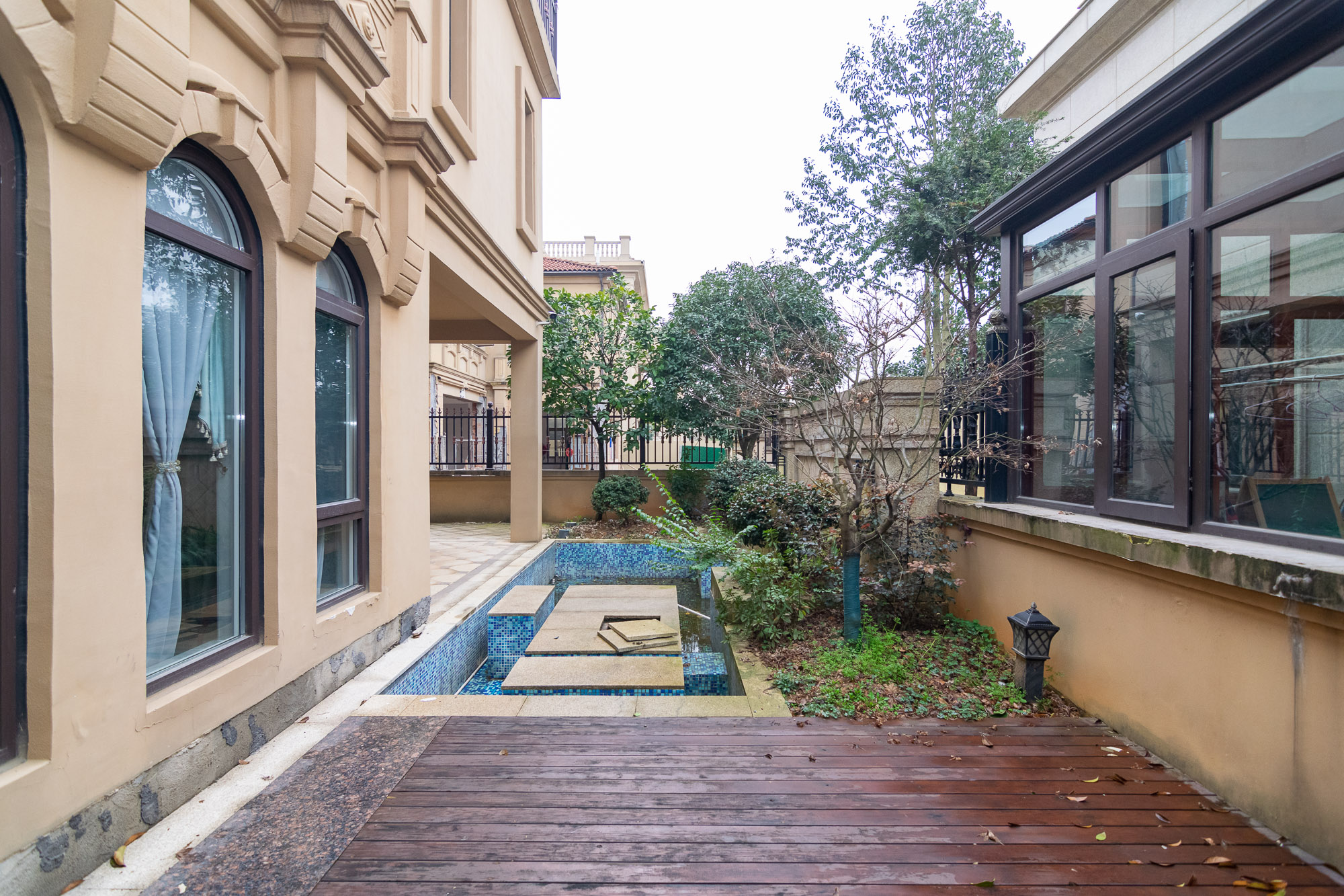 金地三千府(金地湖山樾、金地自在城) 7室3厅3卫 976.0万 金地三千府(金地湖山樾、金地自在城) 7室3厅3卫 976.0万其他