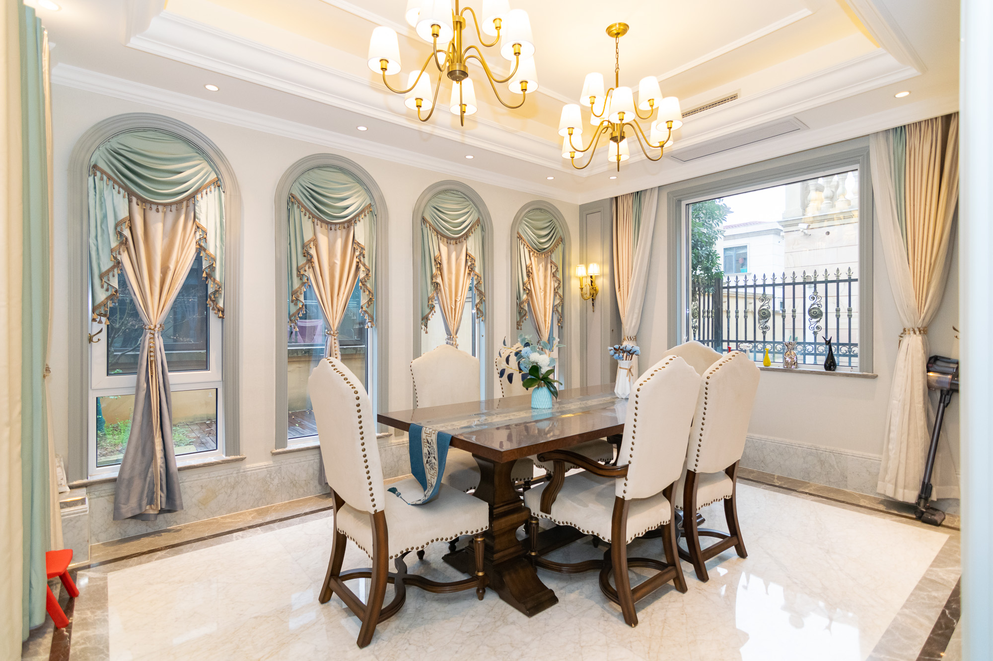 金地三千府(金地湖山樾、金地自在城) 7室3厅3卫 976.0万 金地三千府(金地湖山樾、金地自在城) 7室3厅3卫 976.0万其他