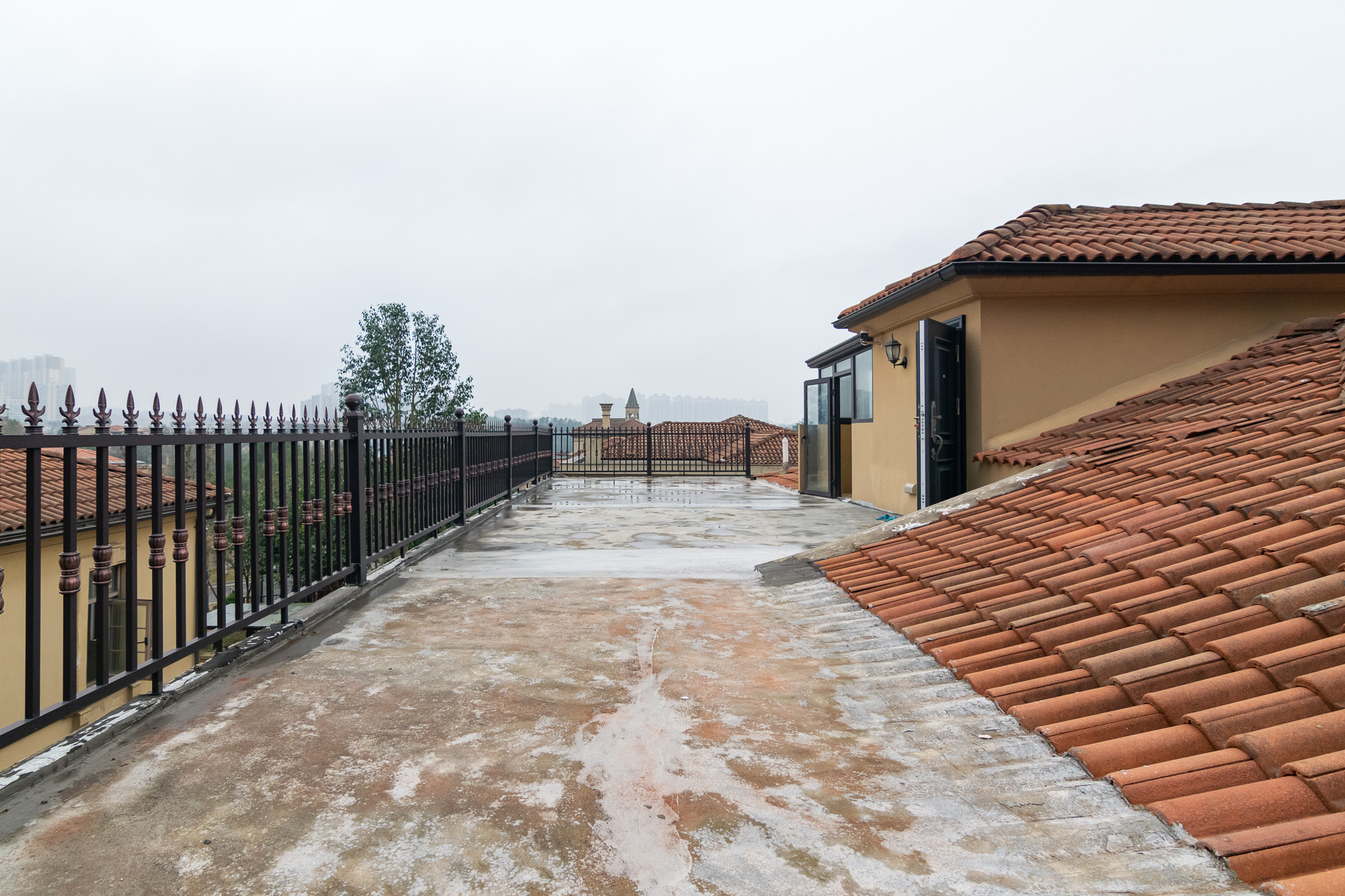 金地三千府(金地湖山樾、金地自在城) 7室3厅3卫 976.0万 金地三千府(金地湖山樾、金地自在城) 7室3厅3卫 976.0万阳台