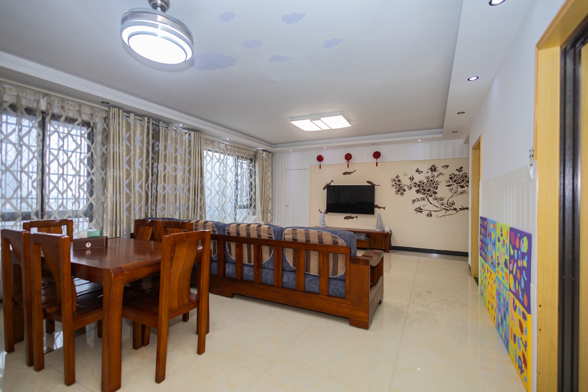 华润凤凰城二期 4室2厅2卫 110.0万 华润凤凰城二期 4室2厅2卫 110.0万客厅