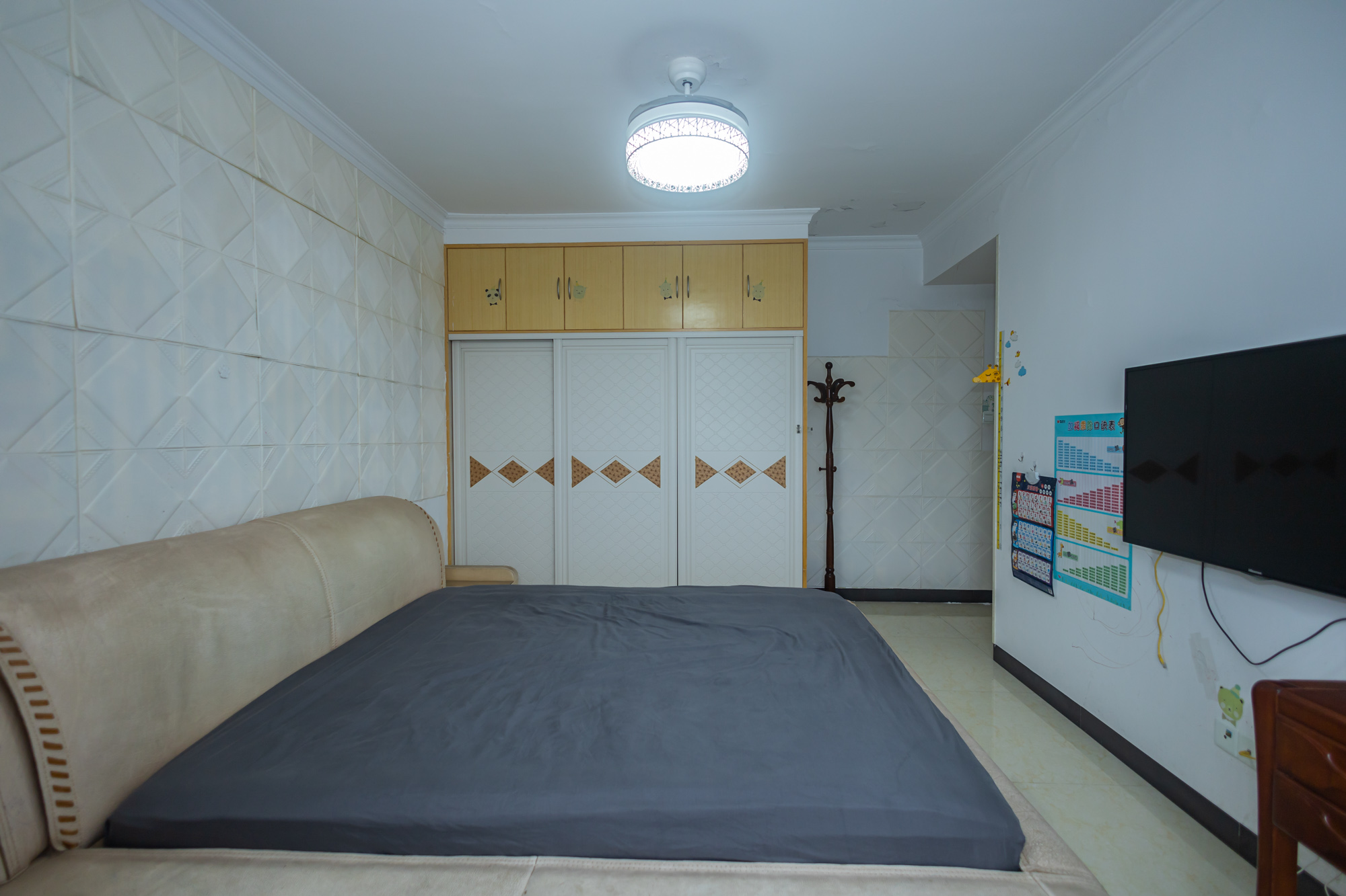 华润凤凰城二期 4室2厅2卫 110.0万 华润凤凰城二期 4室2厅2卫 110.0万卧室