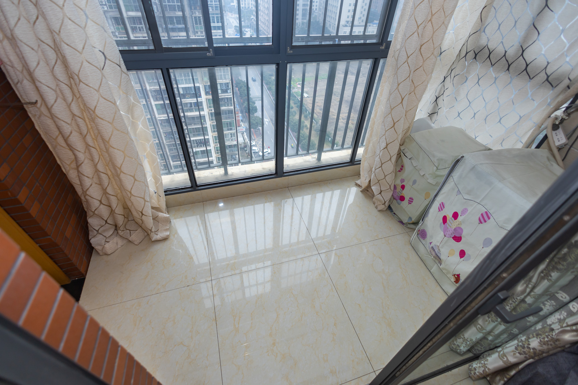 华润凤凰城二期 4室2厅2卫 110.0万 华润凤凰城二期 4室2厅2卫 110.0万阳台